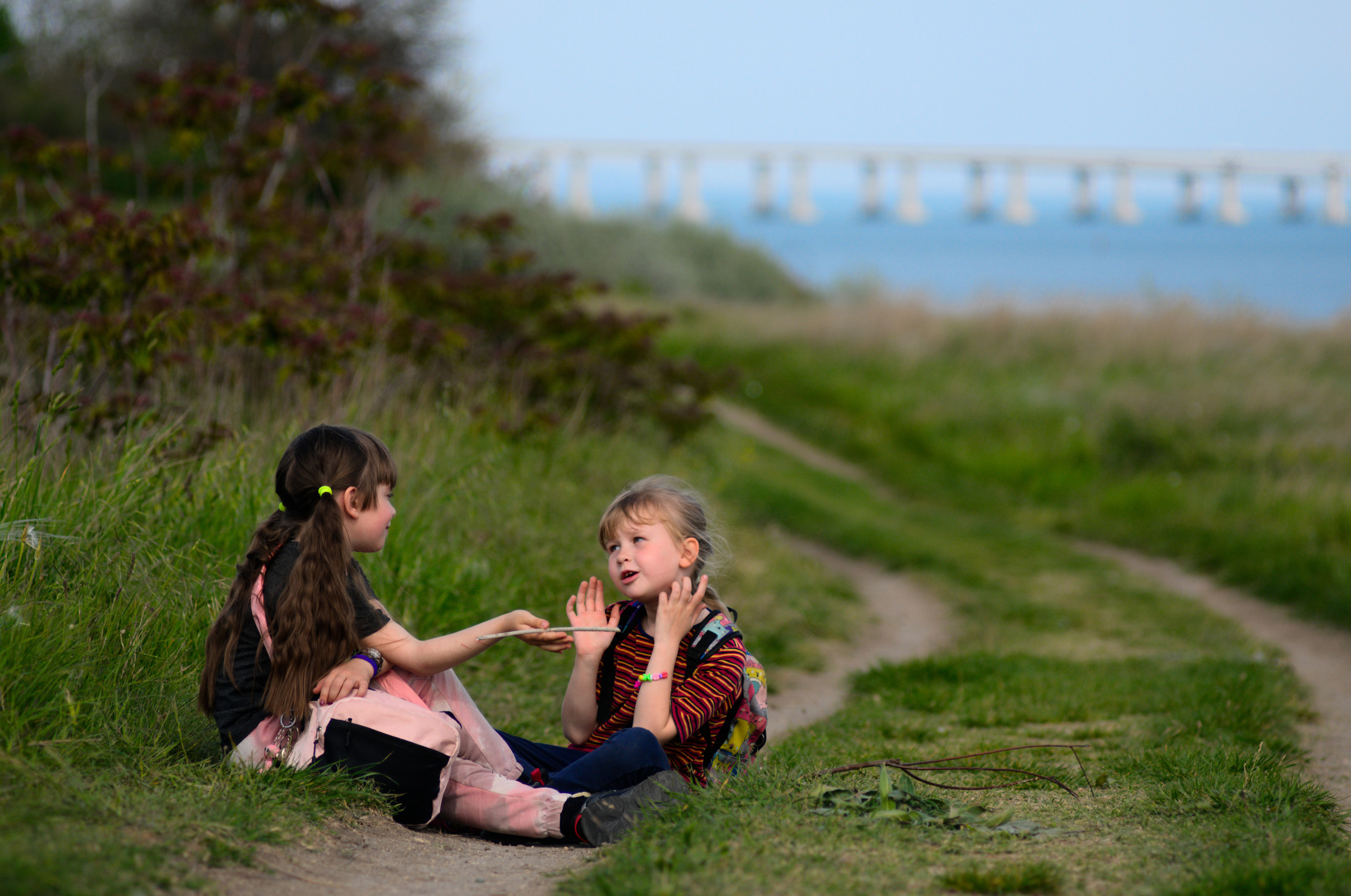 Прогулка двух подружек. Сейчас вылетит ПТИЧКА! Фотосессии в Керчи