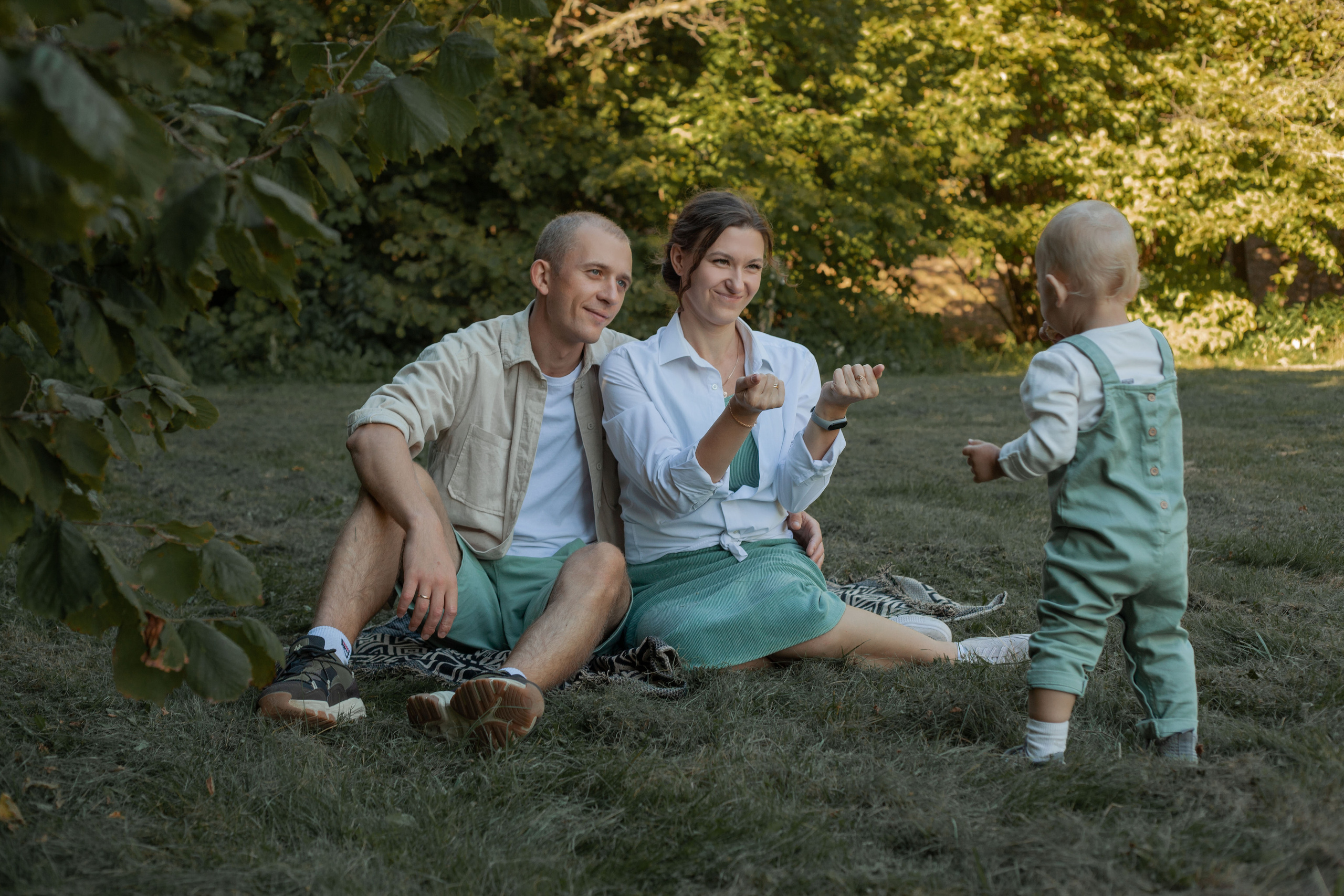 Семейная прогулка в парке. Фотограф видеограф Ольга Василевская
