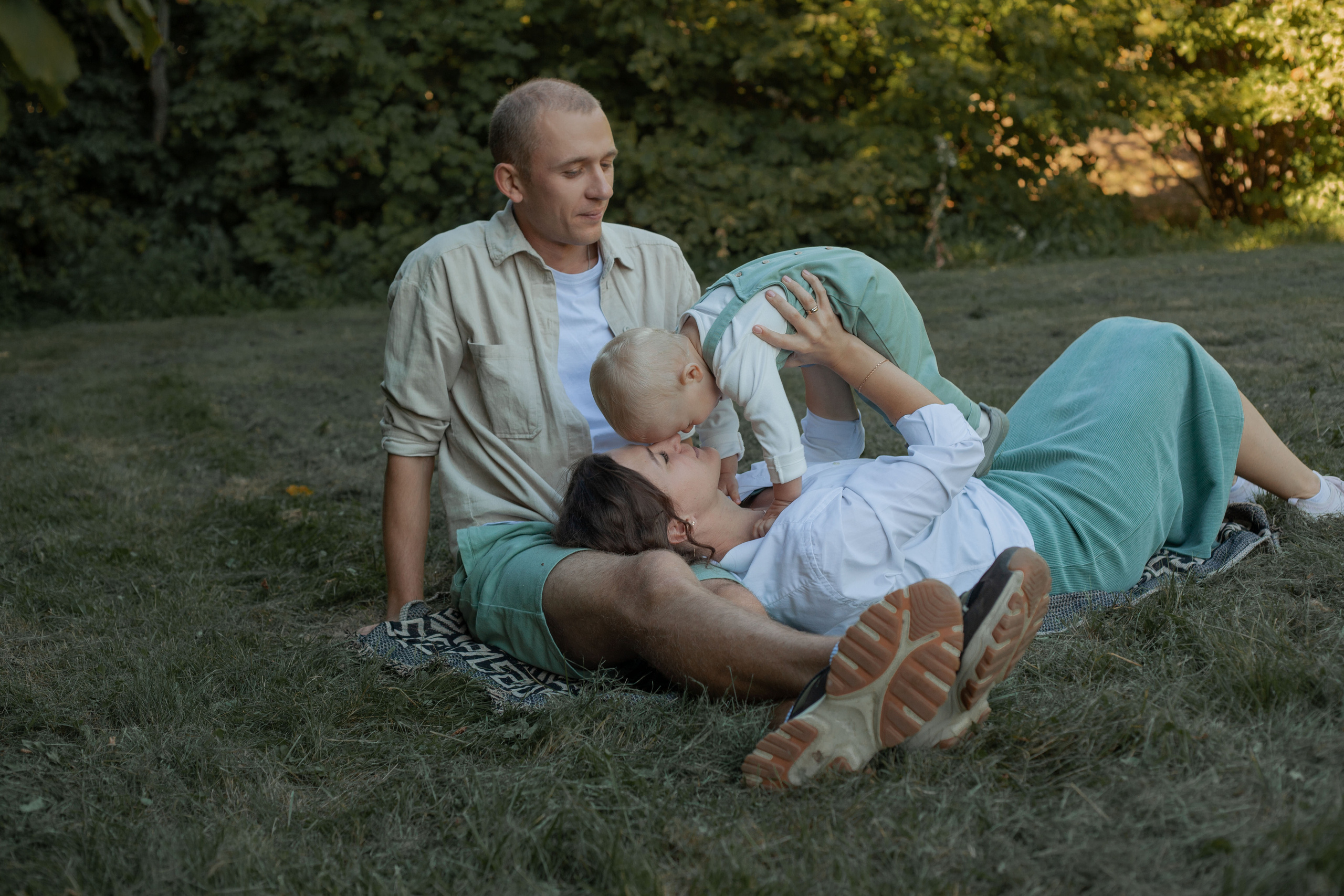 Семейная прогулка в парке. Фотограф видеограф Ольга Василевская