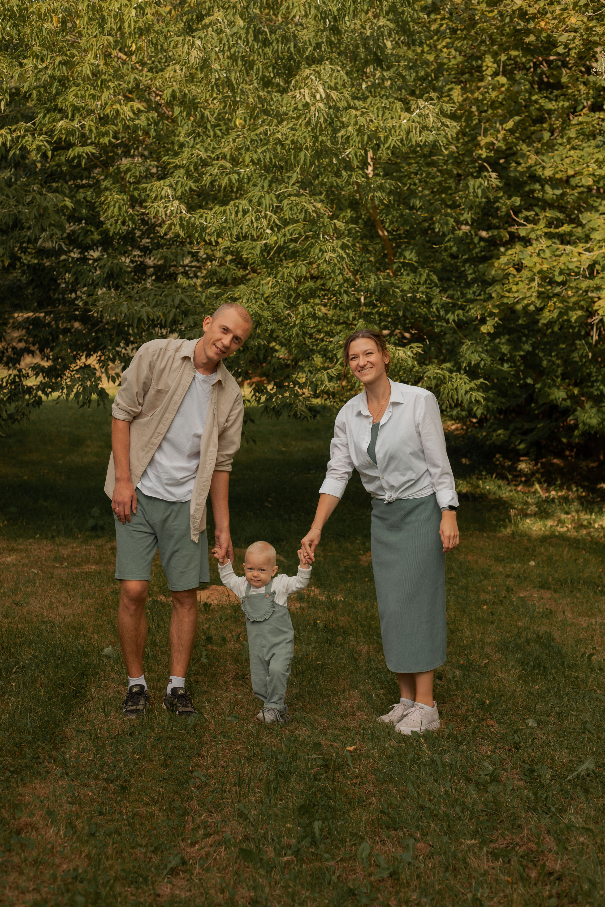 Семейная прогулка в парке. Фотограф видеограф Ольга Василевская