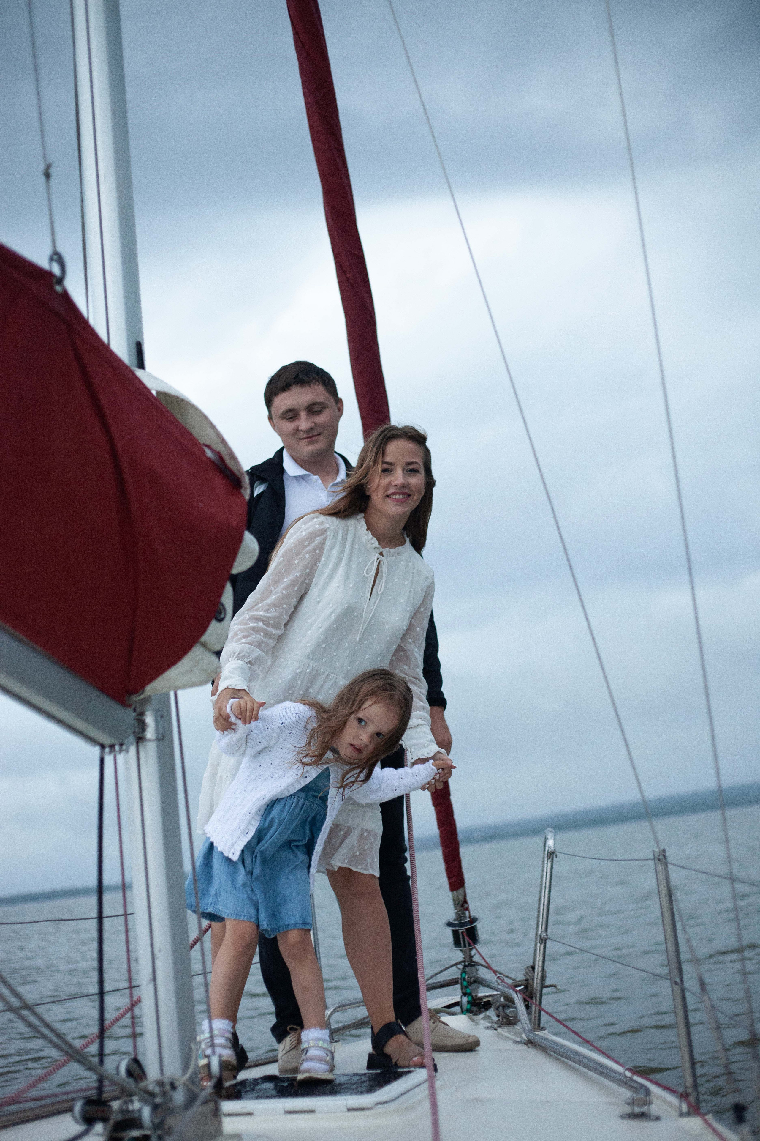 Семейная фотосессия на яхте. Фотограф видеограф Ольга Василевская
