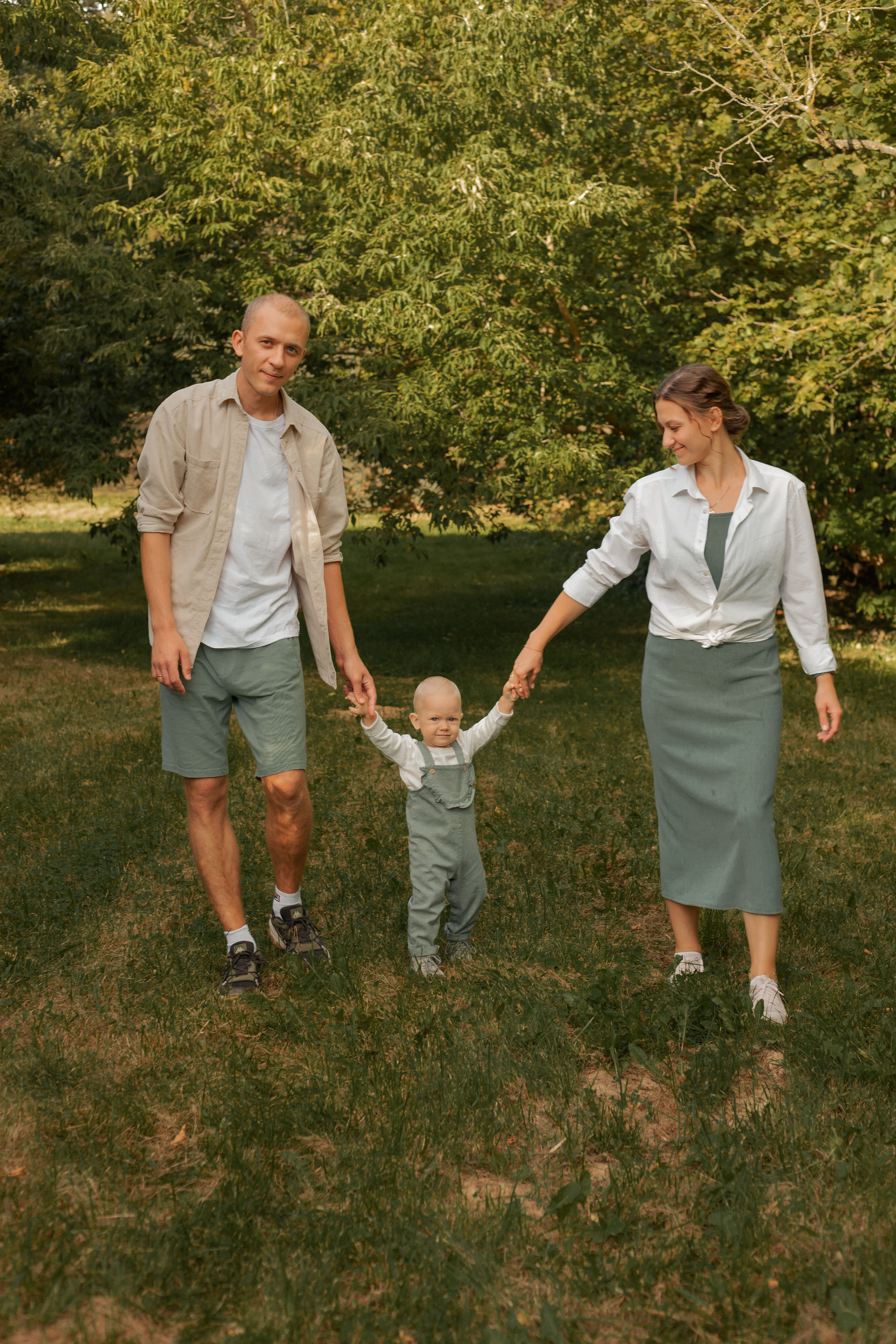 Семейная прогулка в парке. Фотограф видеограф Ольга Василевская