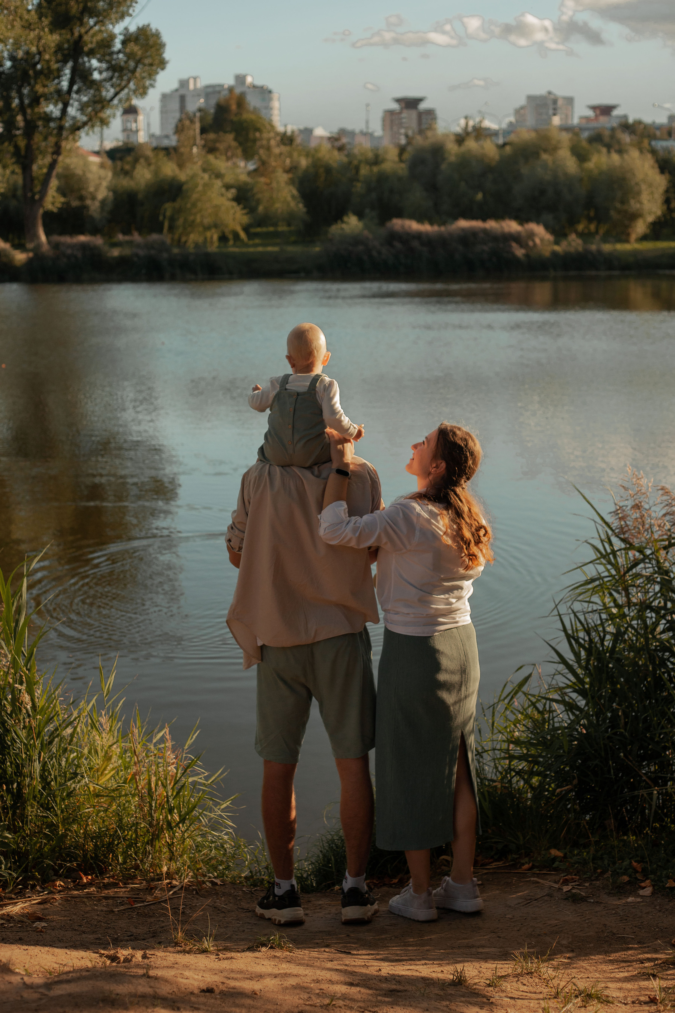 Семейная прогулка в парке. Фотограф видеограф Ольга Василевская