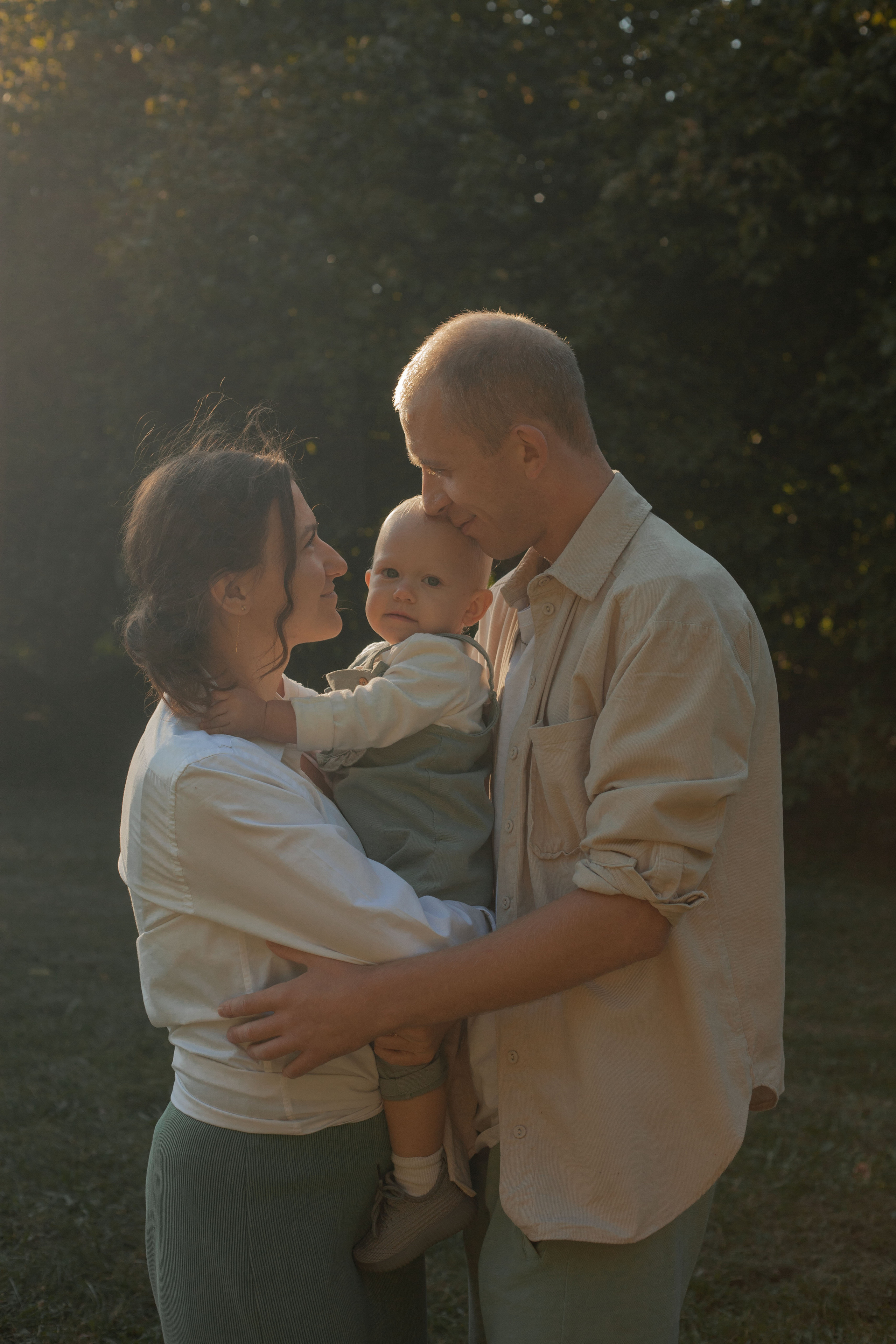 Семейная прогулка в парке. Фотограф видеограф Ольга Василевская