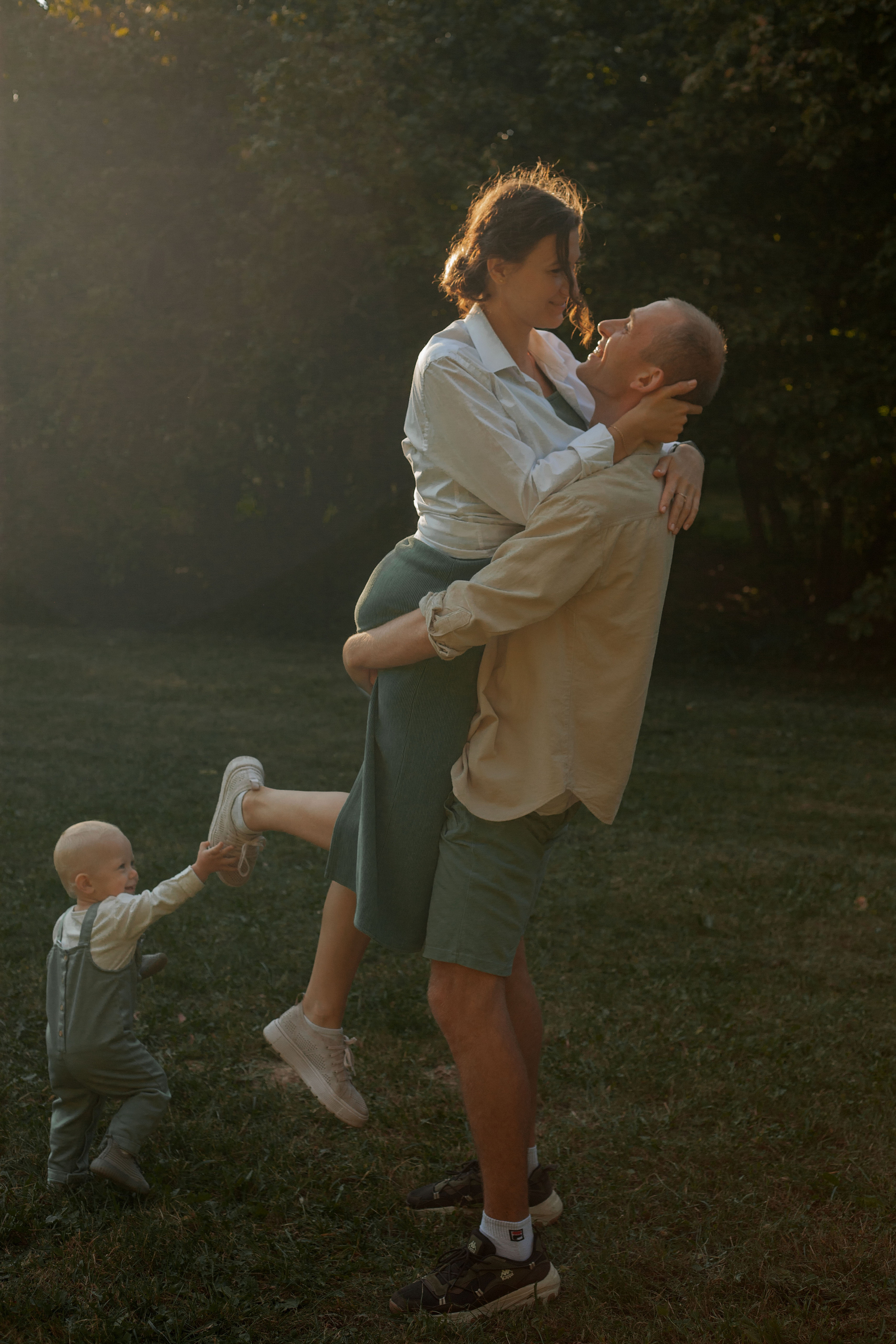 Семейная прогулка в парке. Фотограф видеограф Ольга Василевская