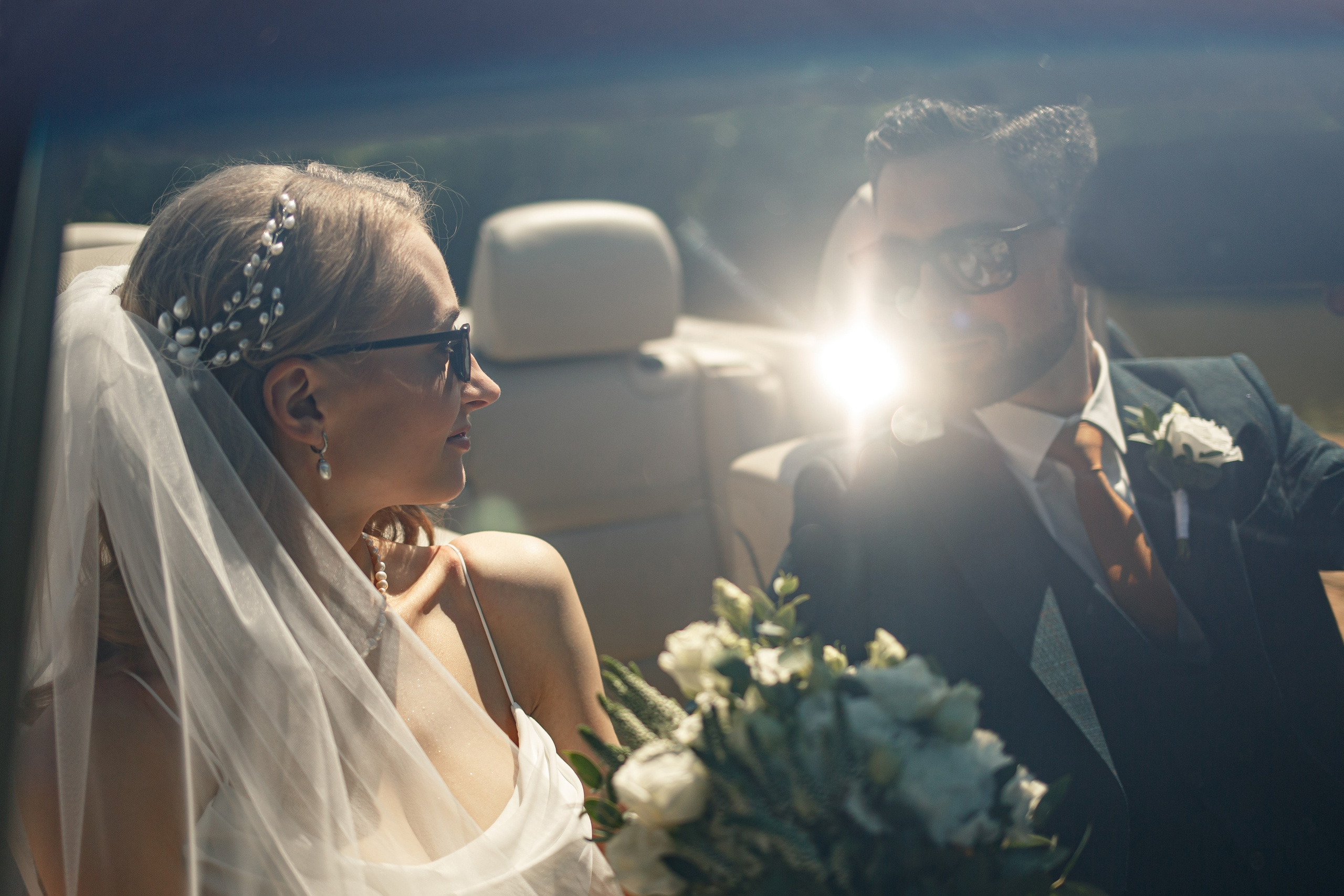 Свадебная фотосессия с кабриолетом и в загородном клубе Artiland. Свадебный фотограф Москва и МО Сергей Киржаев