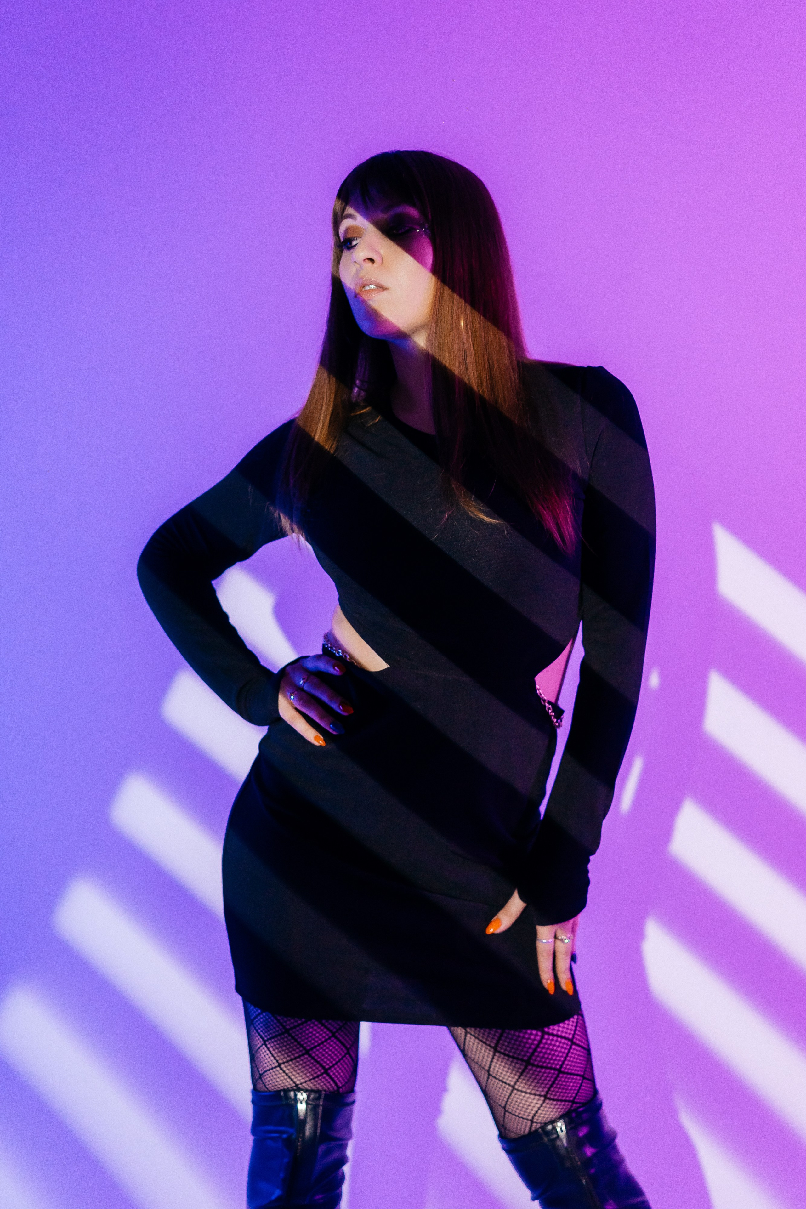 Фотосессия в неоновом свете в фотостудии. Фотограф и видеограф Смоленск | Студия Цезарь