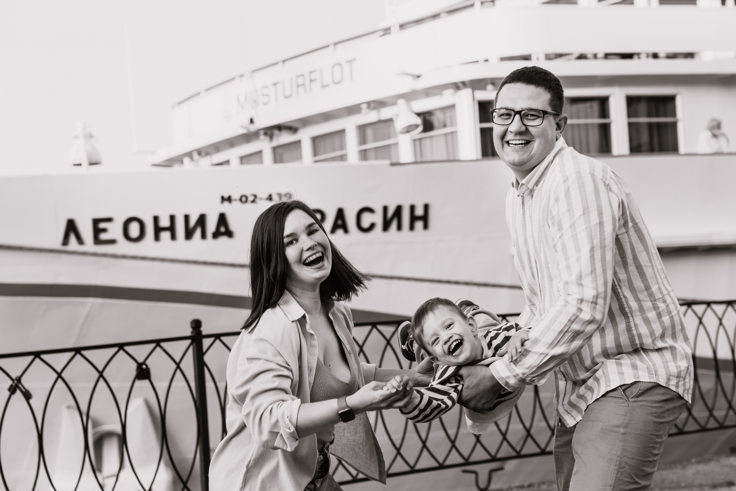 Семейная прогулка на бульваре в Кинешме. Артем Розанов фотограф в Иванове фотограф в Кинешме