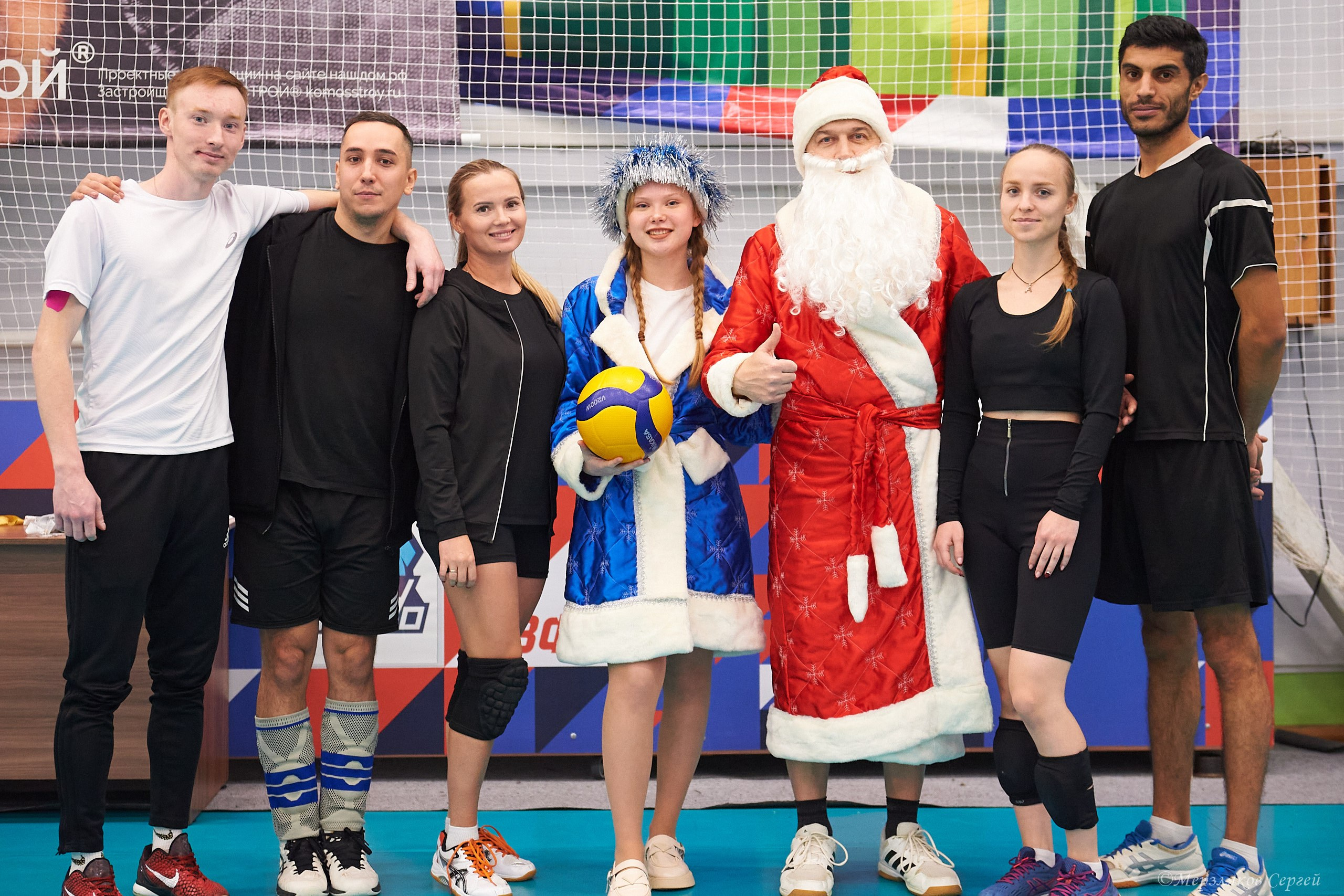 Новогодний волейбольный турнир. Ижевск. 16.12.23. Спортивный репортажный фотограф в Ижевске Сергей Мерзляков