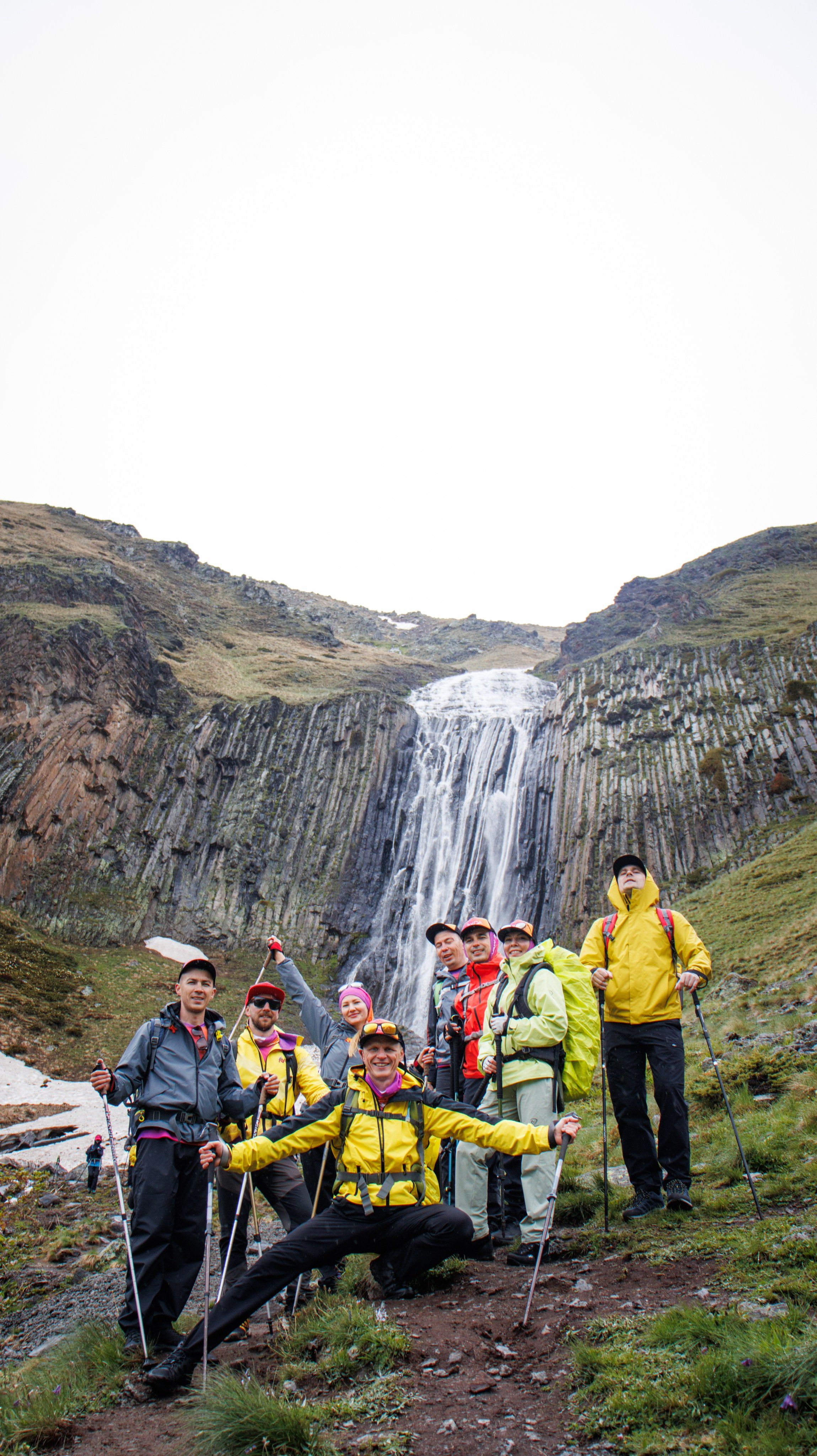 Трекинг / Терскольский водопад. Фотограф на трекинг и восхождение Эльбрус, Приэльбрусье. Елизавета Бобок