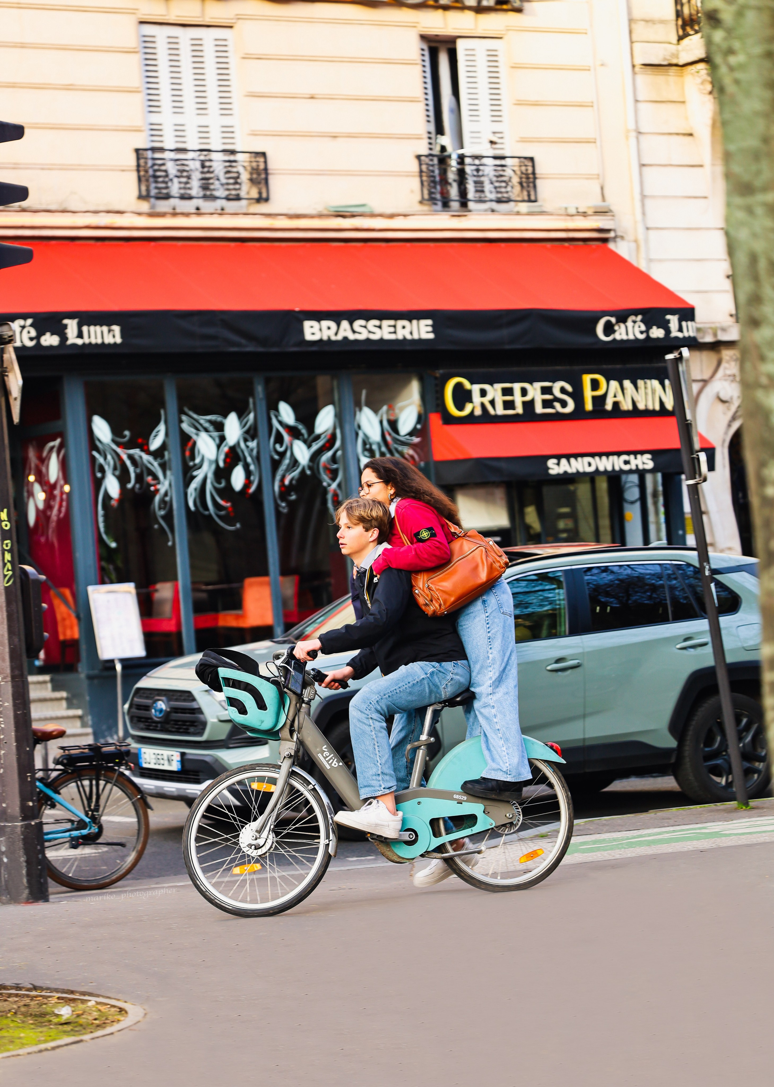 Street style photosession in Saint Petersburg city. Photographer in Saint Petersburg| Portrait & Couple Photoshoot
