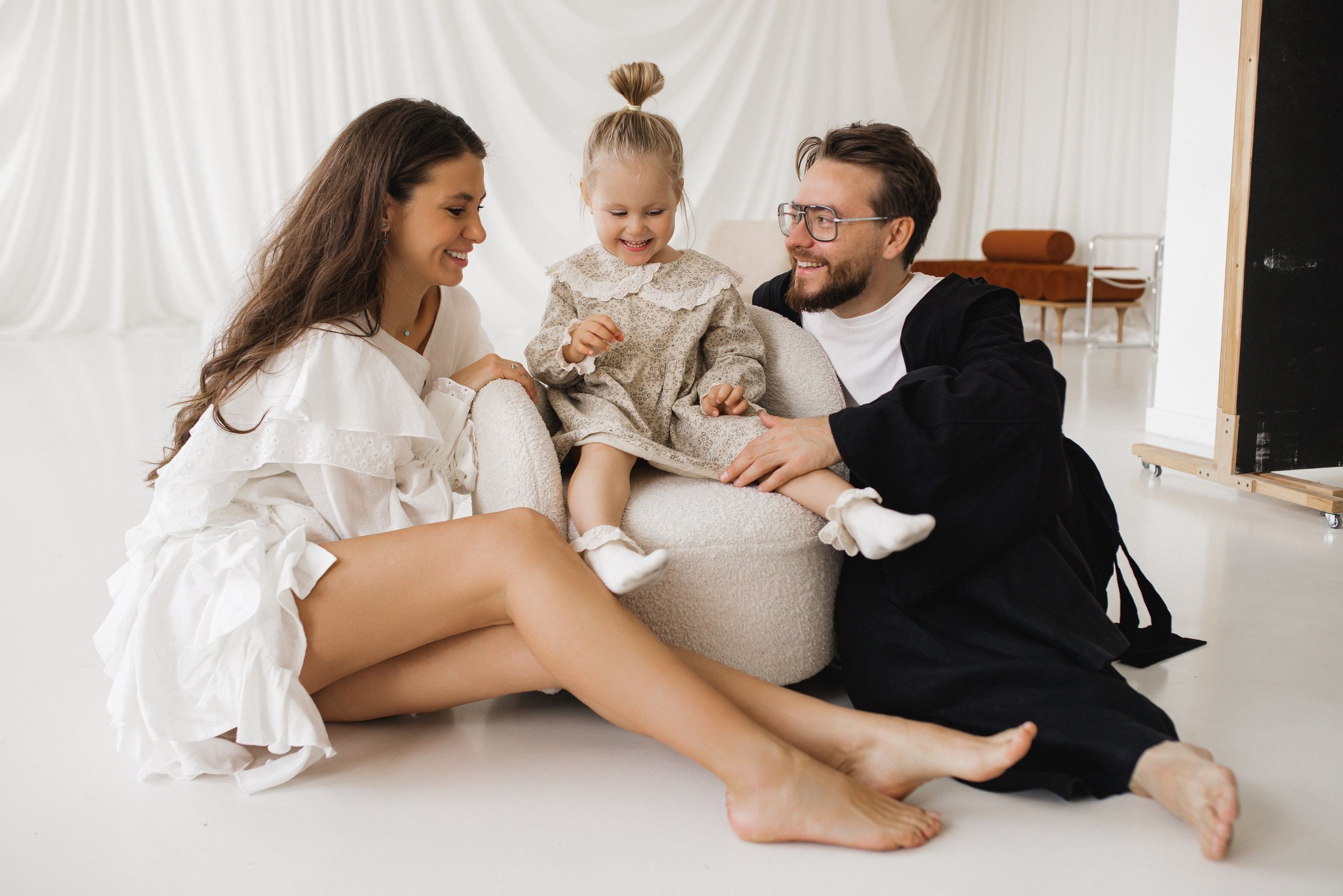 Тая с папой и мамой. Семейный и свадебный фотограф в Екатеринбурге Орлова Ирина