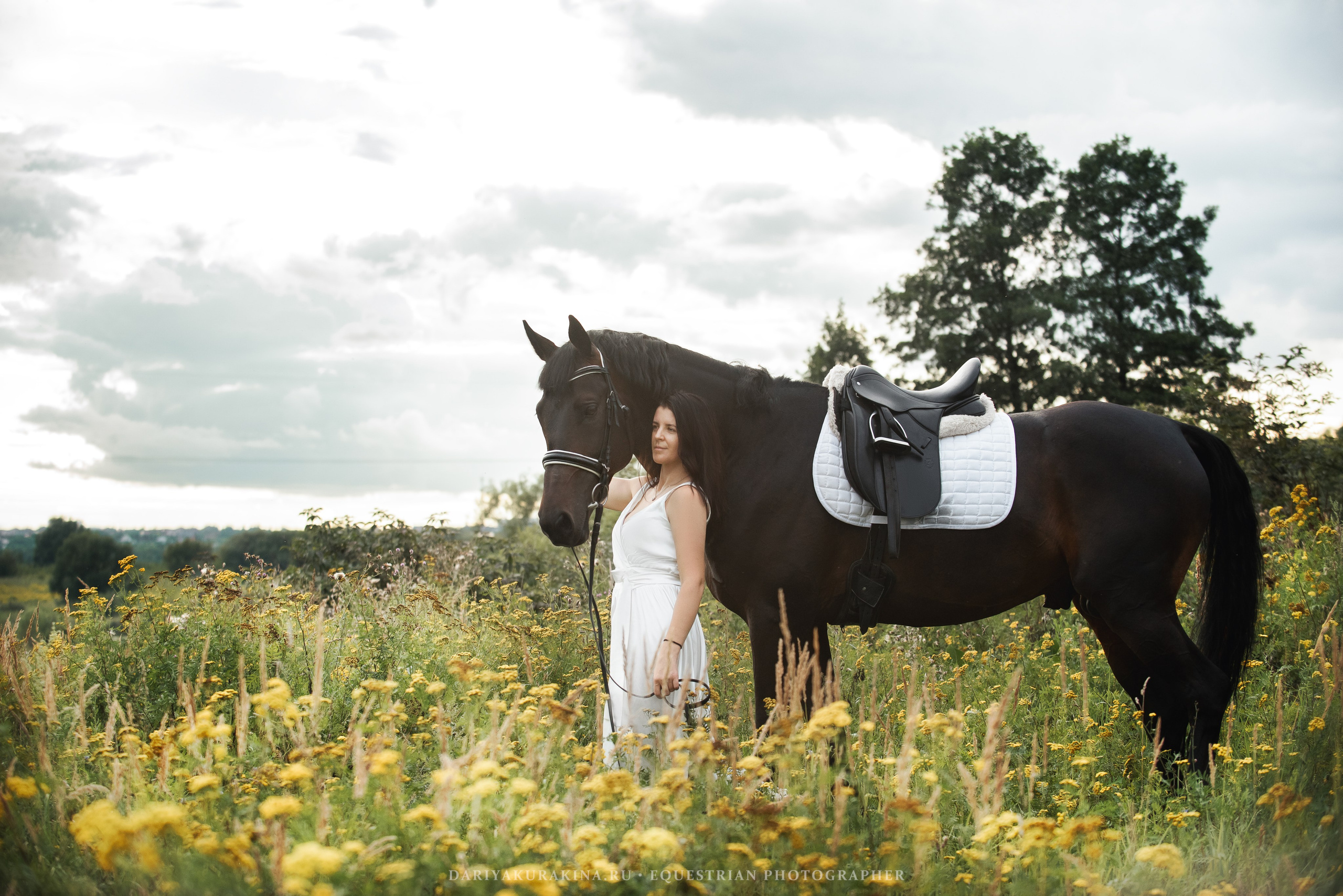 Юля и Декупаж — Поле. Конный фотограф Куракина Дарья • Фотосессии с лошадьми