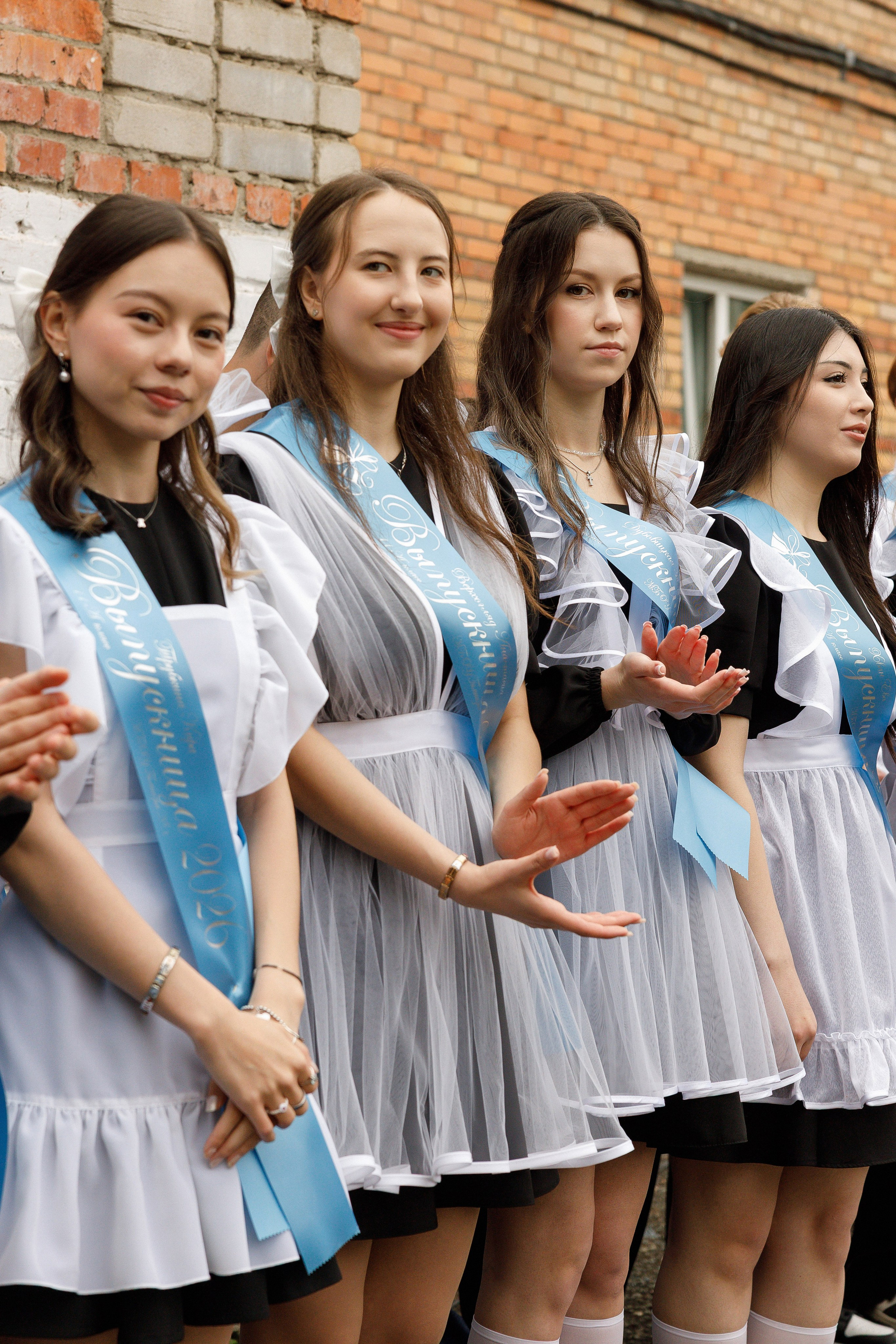 Последний звонок Гимназия Артем. Photoalbum-vl.ru