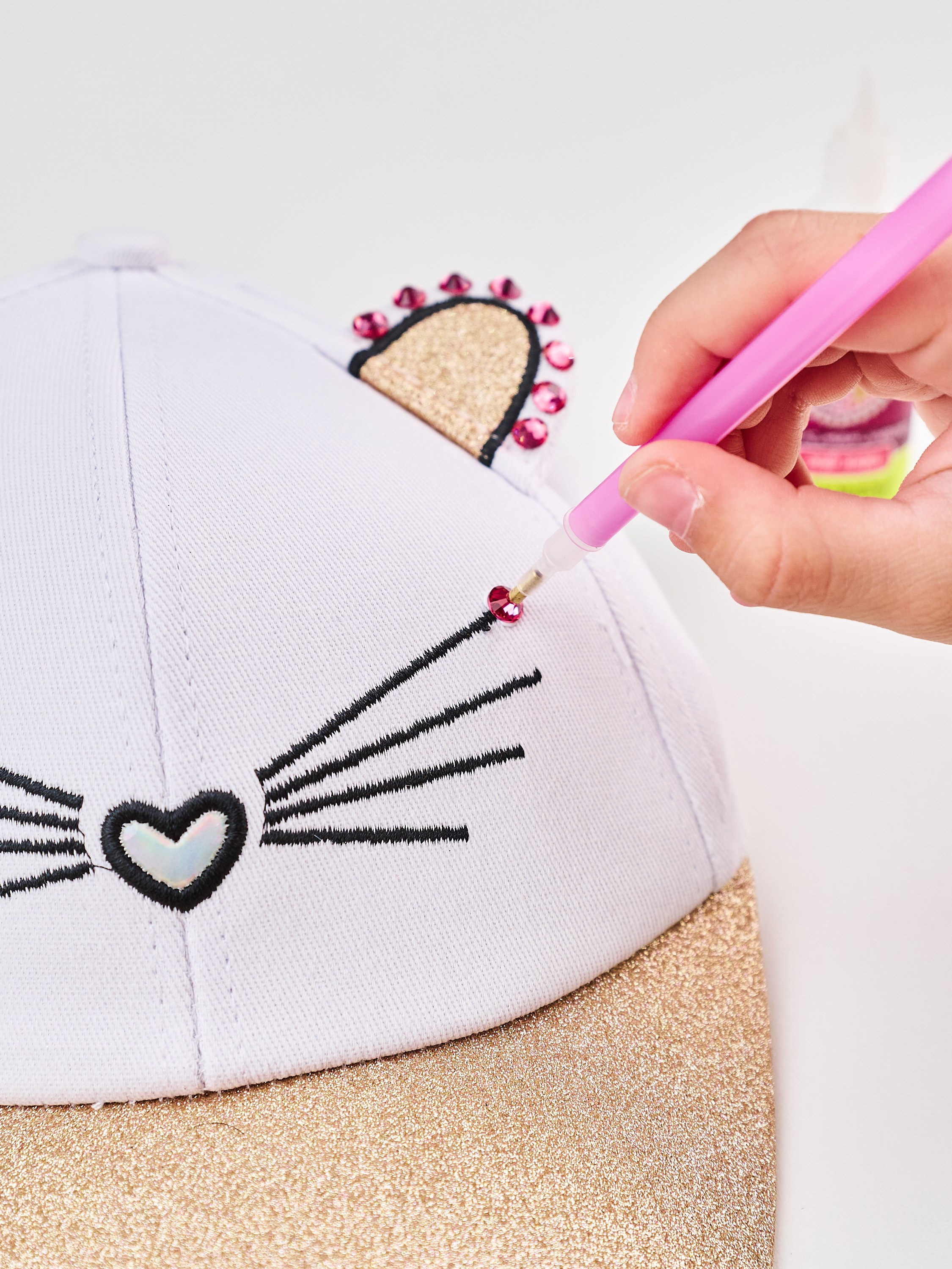 Фото и видео для маркетплейсов — универсальный клей