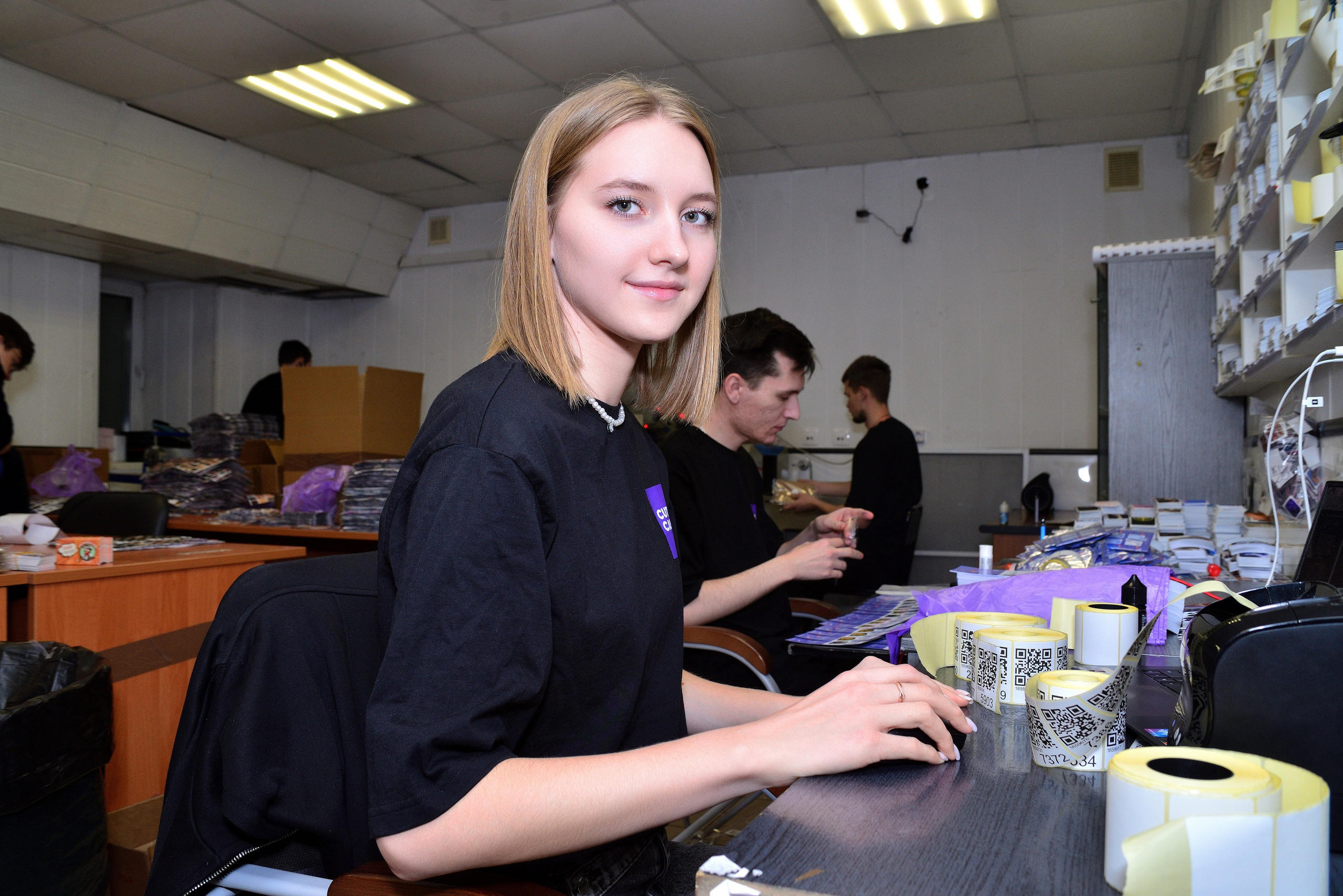 Производство 3D стикеров. Фотограф Сергей Сергеев