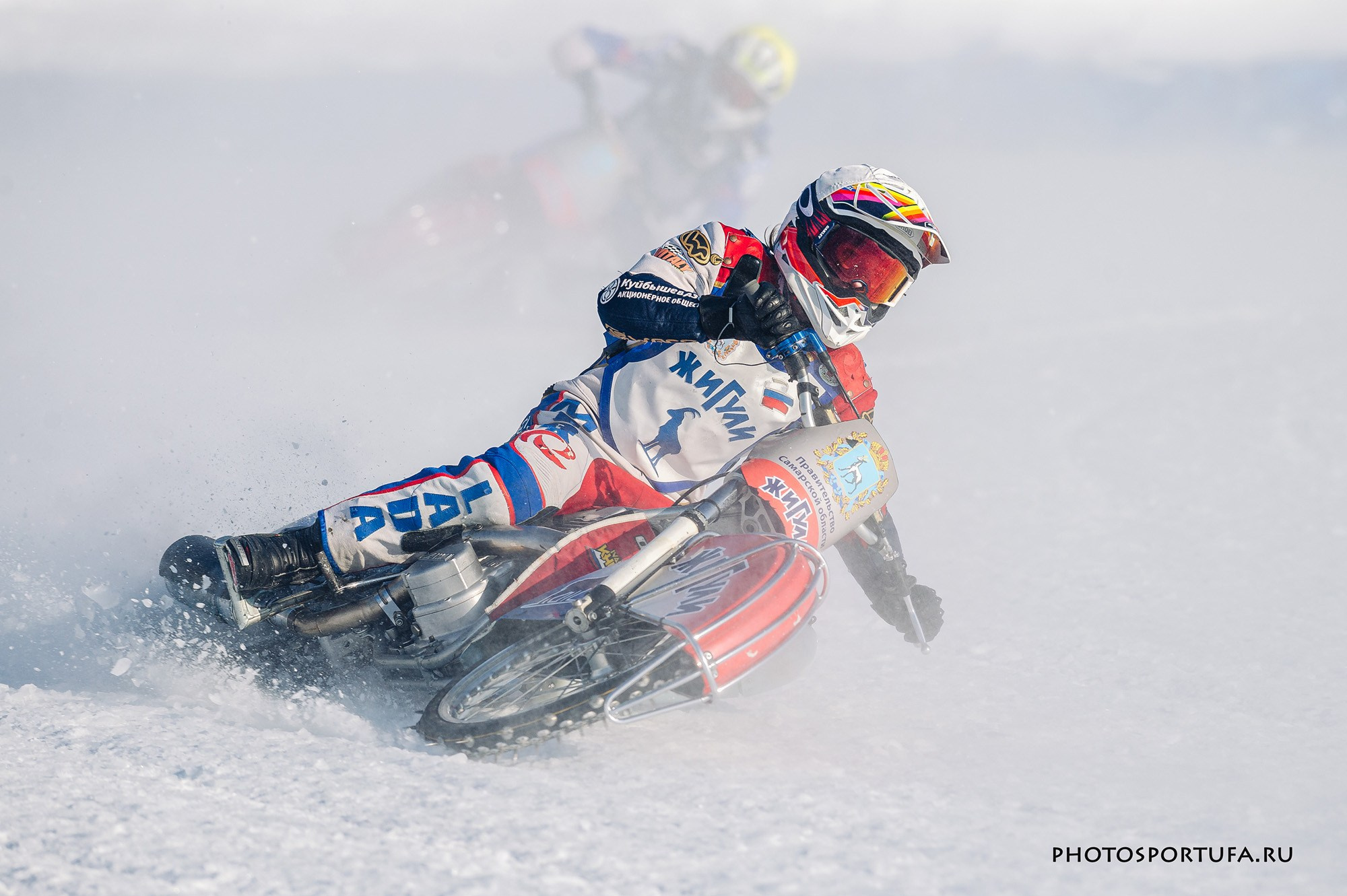 Мотогонку на льду. Спортивный фотограф в Уфе Евгений Буров