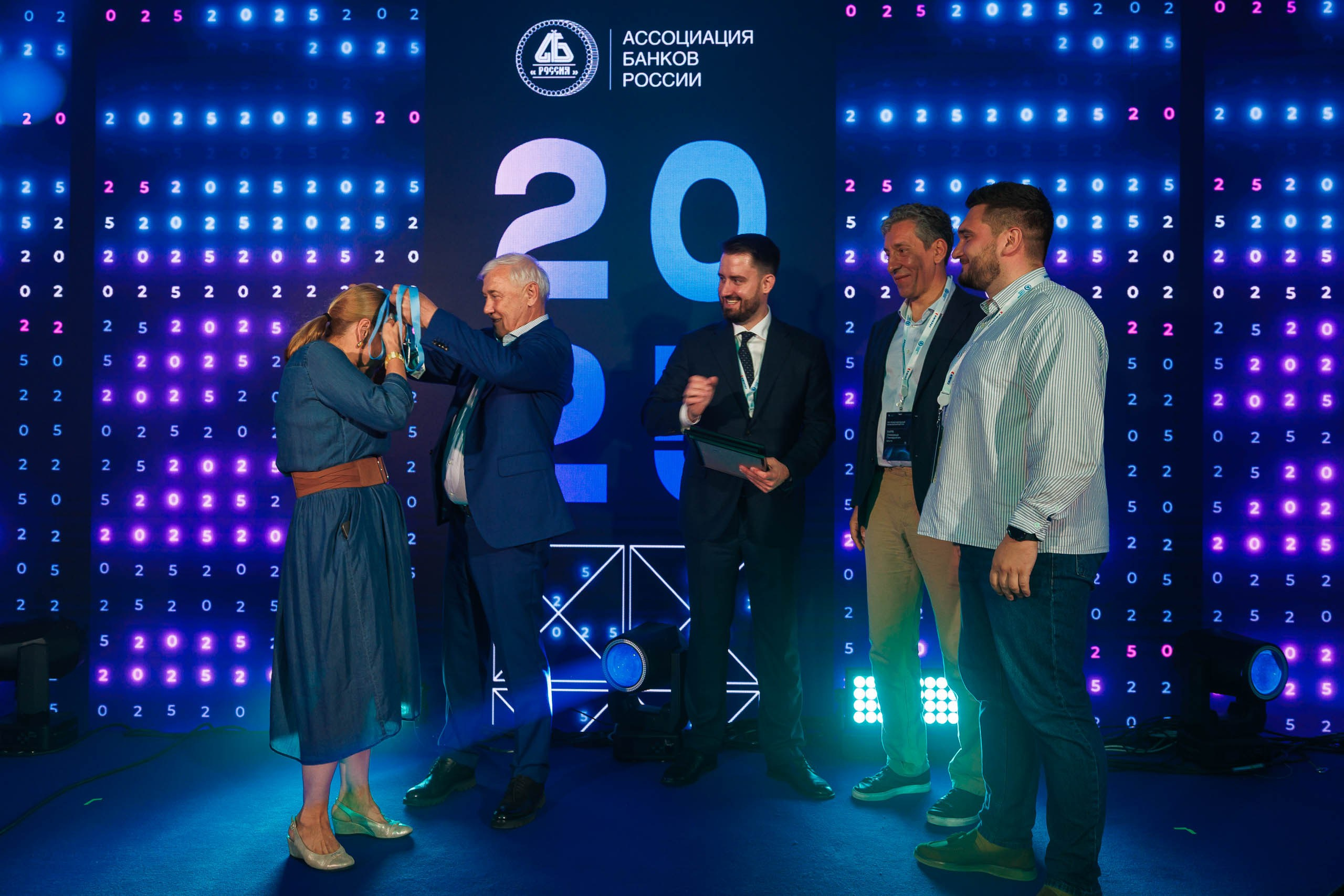 Нетворкинг на банковском форуме, профессиональные встречи финансистов