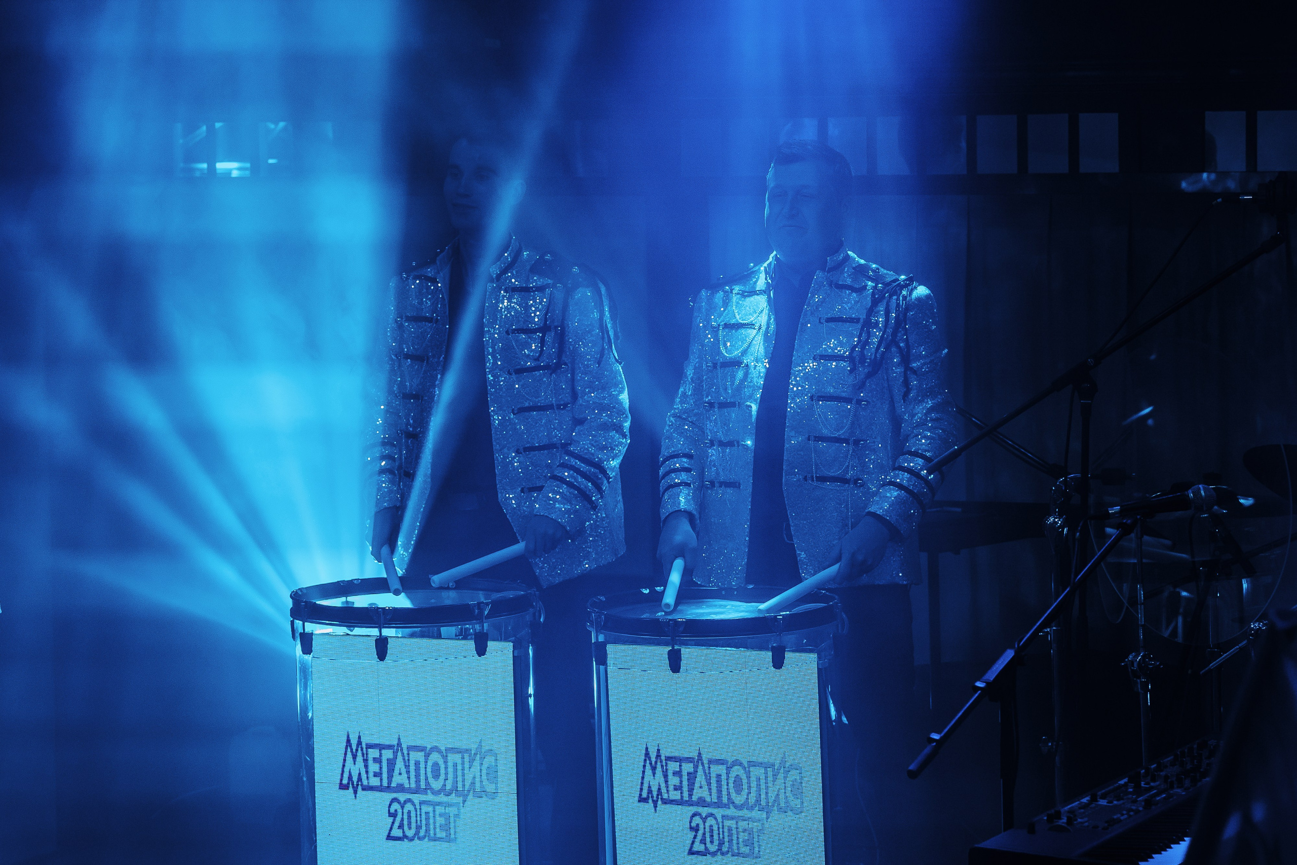 20 ЛЕТ МЕГАПОЛИС ЧЕЛЯБИНСК ХЕДЛАЙНЕР ЕЛКА. Репортажный фотограф Зуев Роман г. Челябинск