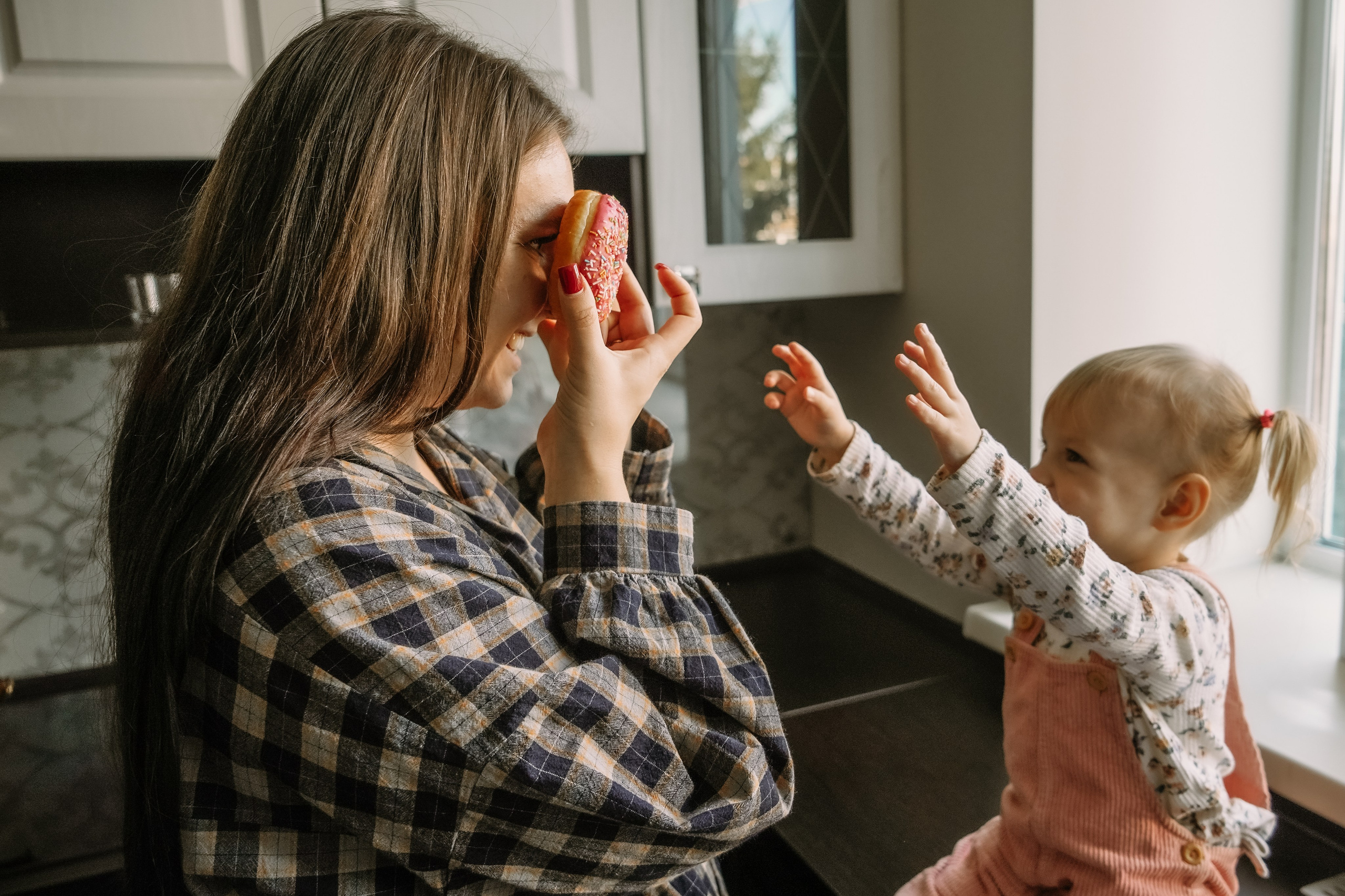 Карина, Андрей, Эмили. Главная