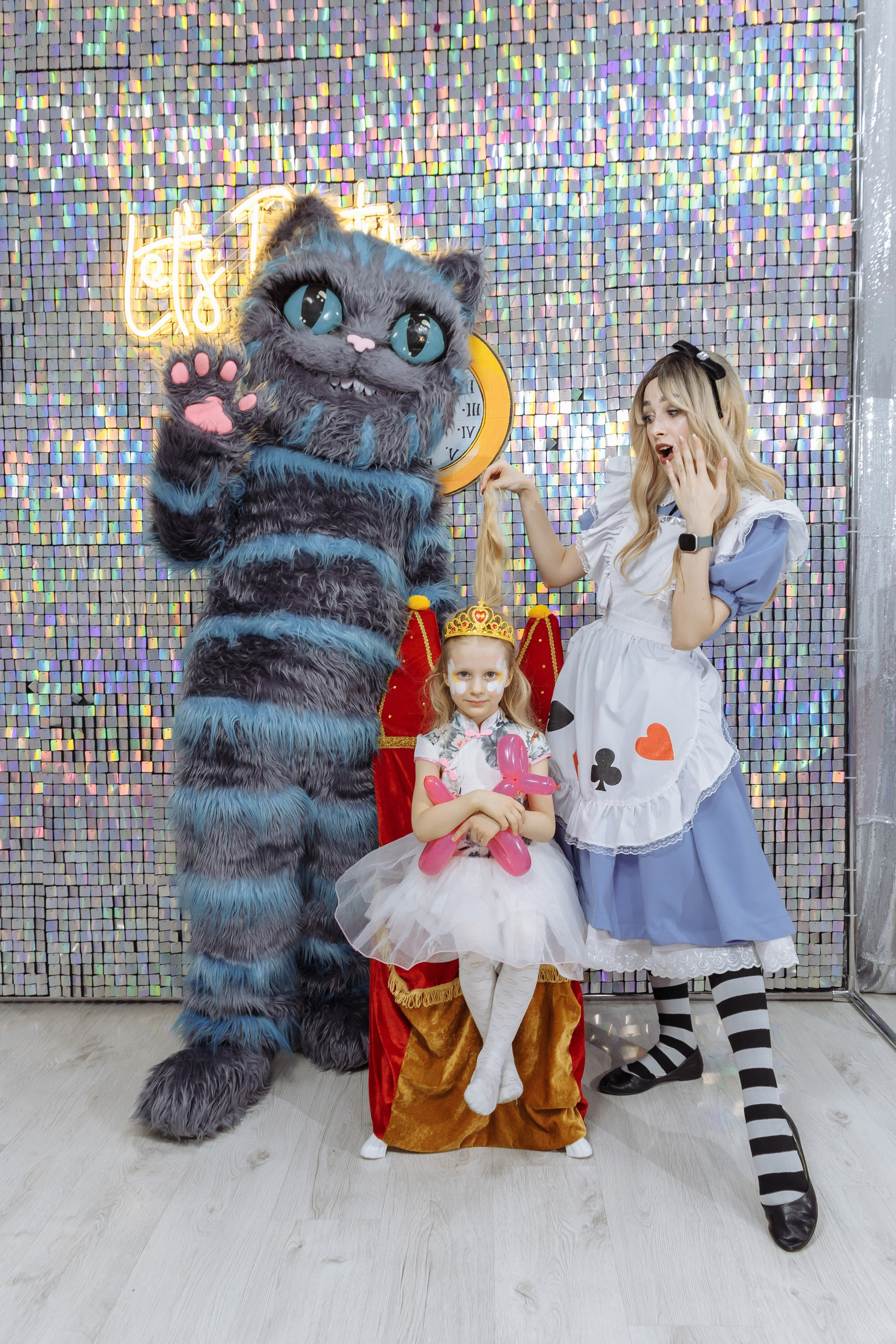Олеся празднует свое 6 летие в компании Алисы, Чеширского кота и друзей. Событийный фотограф Максим Бескоровайновнов