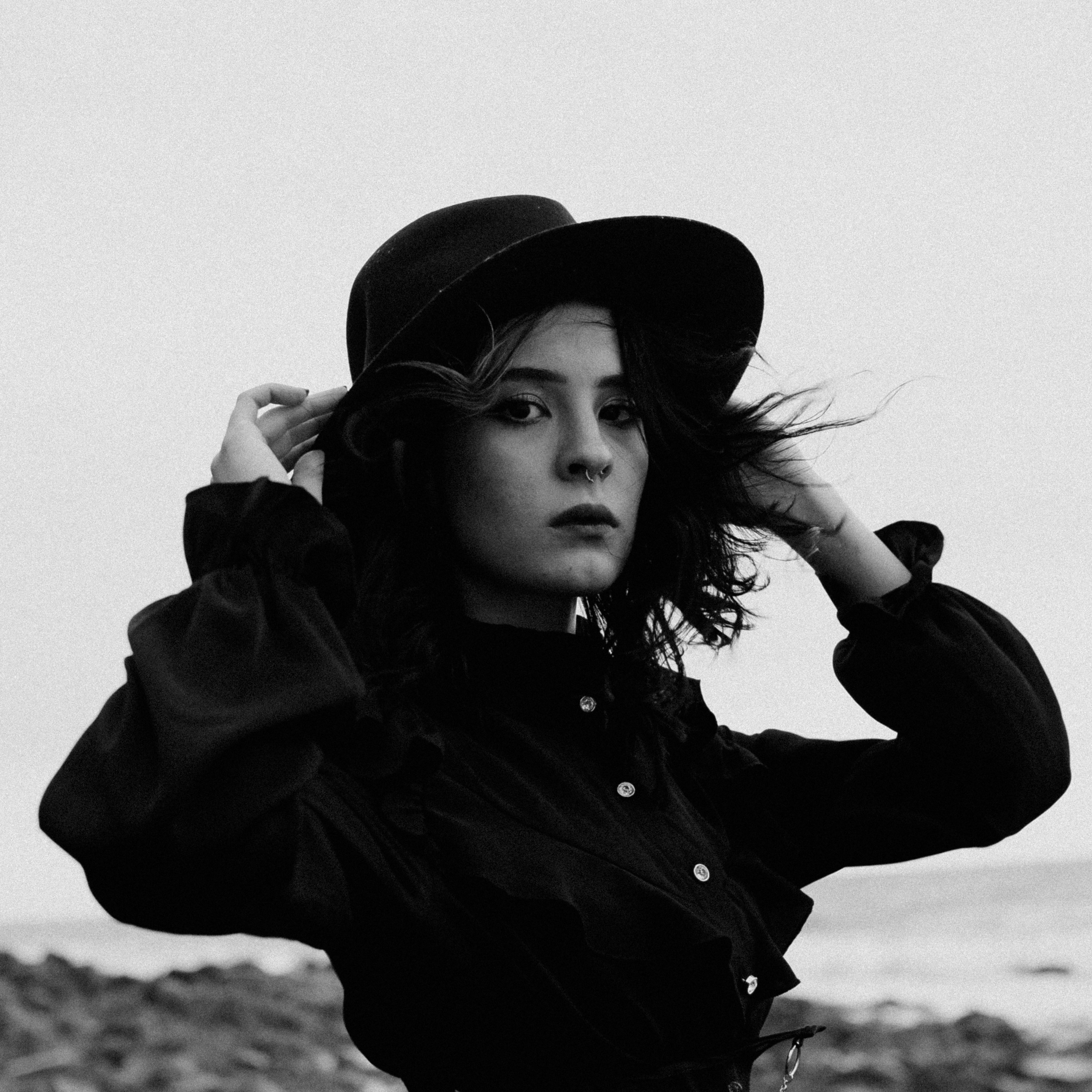 Съёмка у моря с оленьими рогами