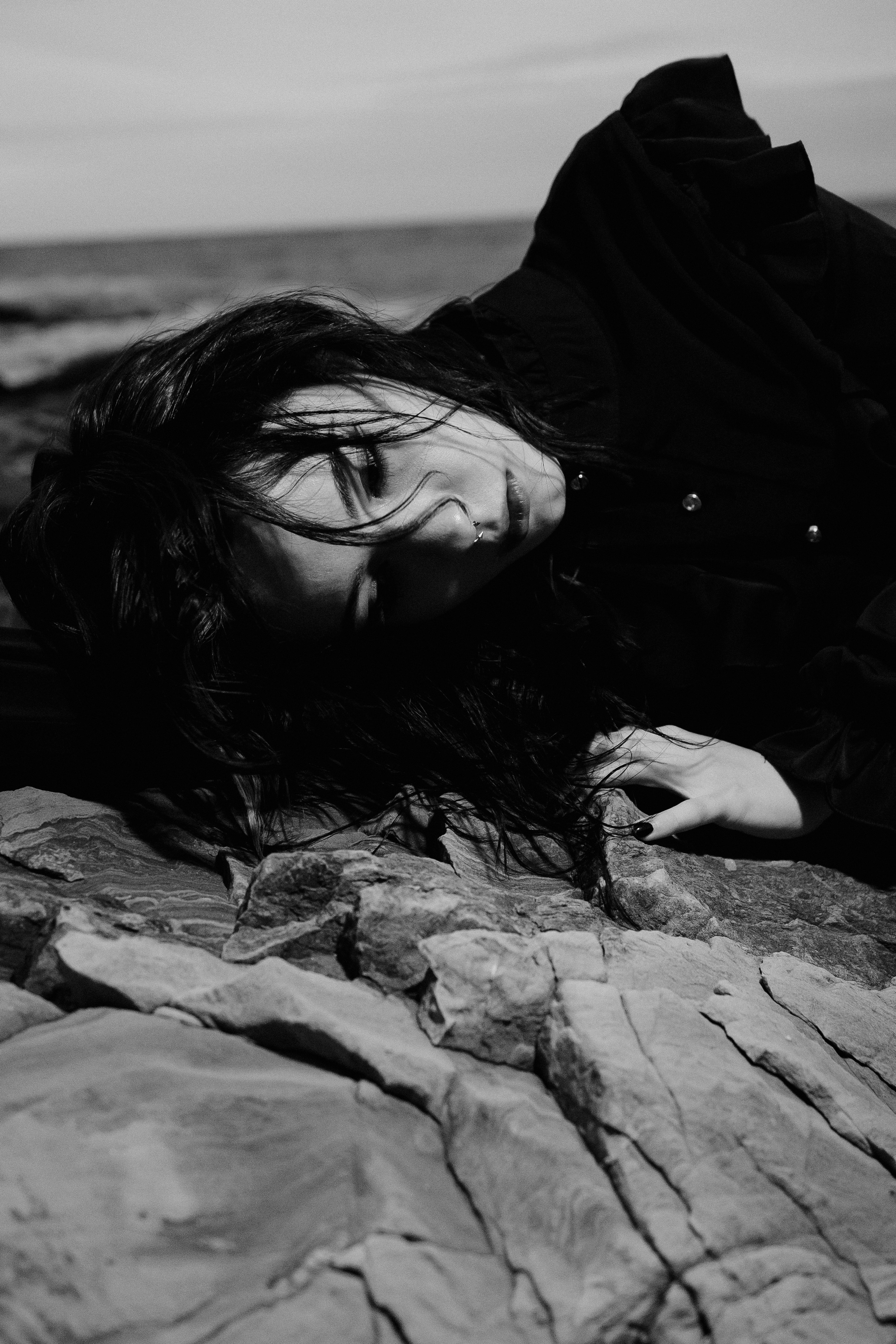 Съёмка у моря с оленьими рогами