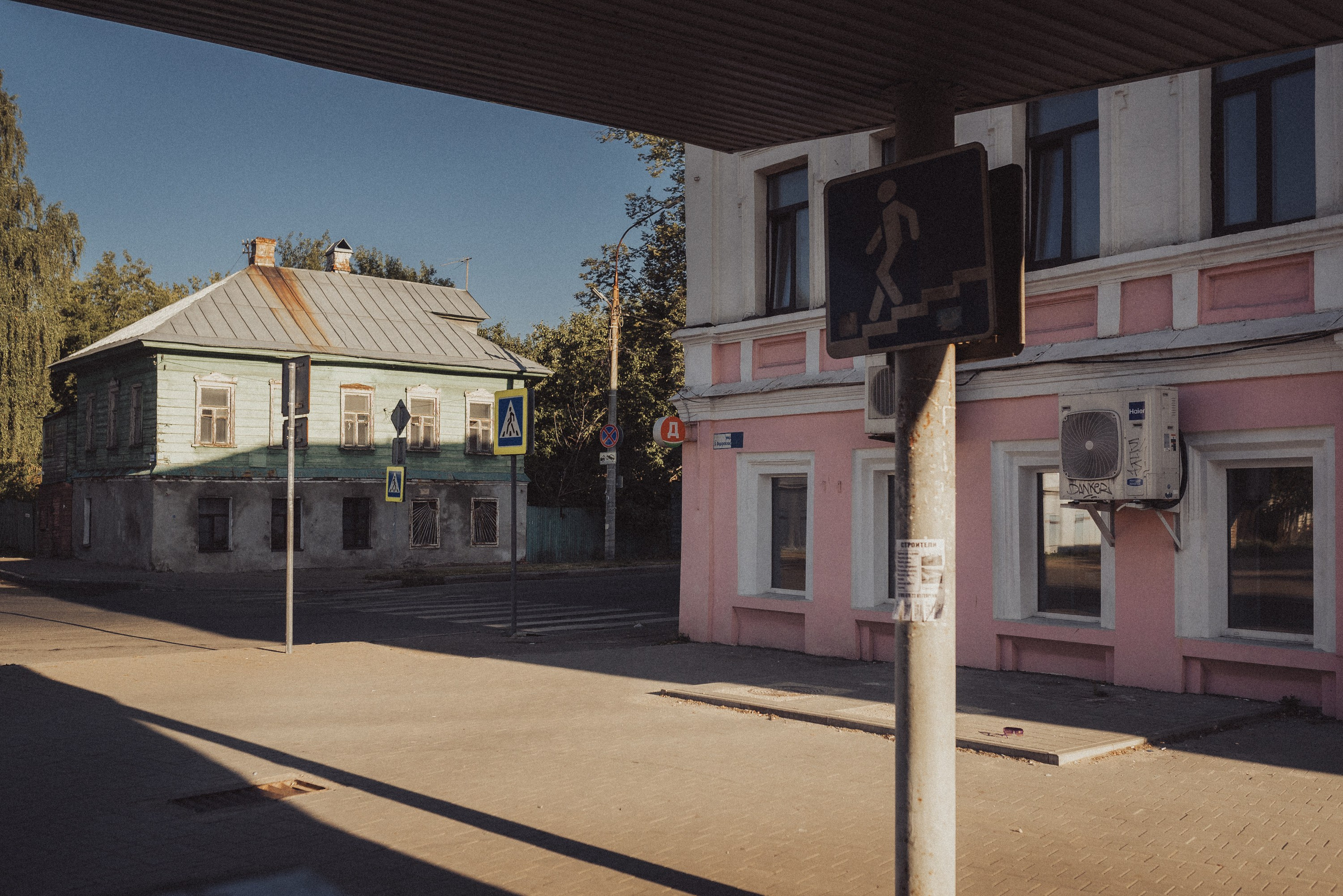 Проект #улицыгорода. Ярославль, улица Большая Фёдоровская. Документальный фотограф Илья Тихановский