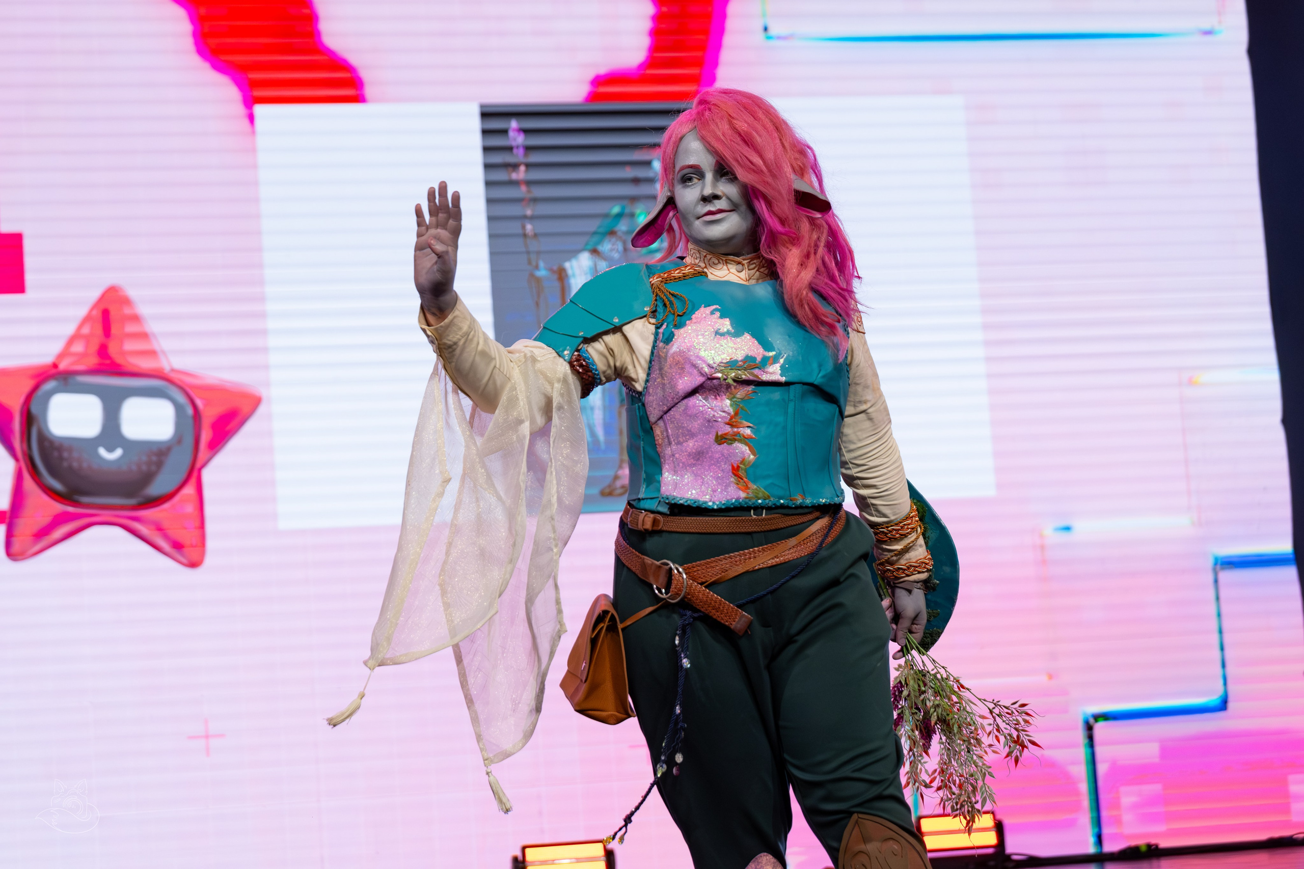 Сцена РЭД ЭКСПО 2024. Косплей фотограф