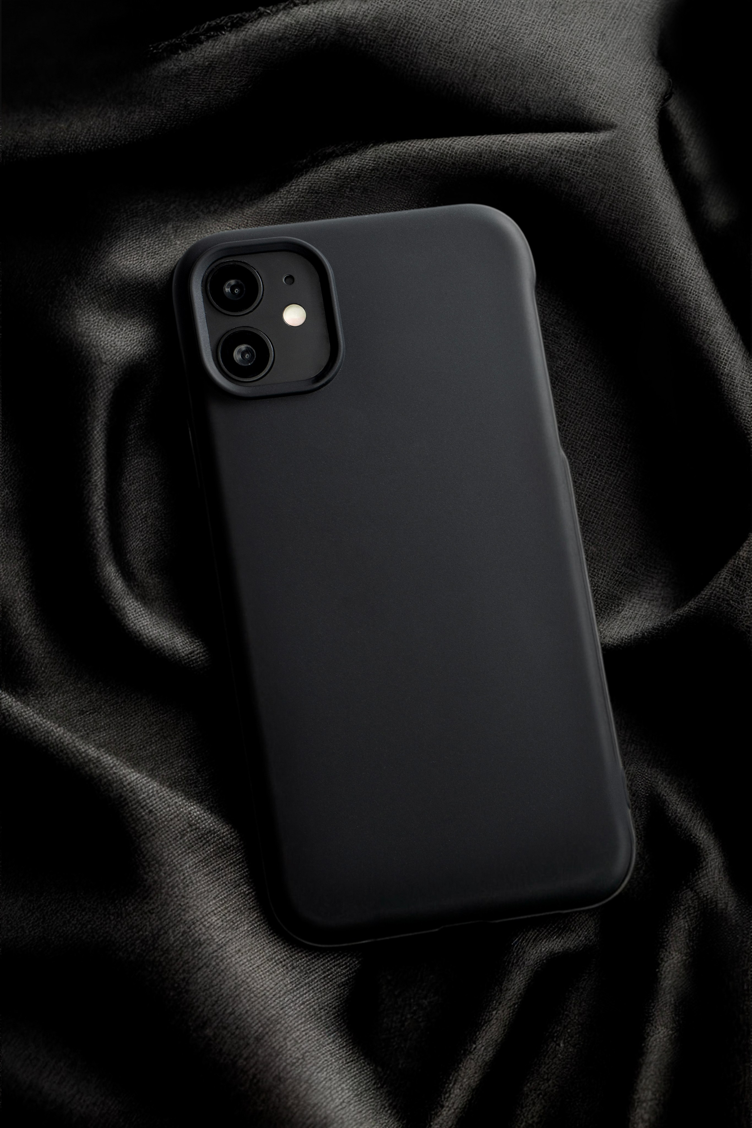 Чехлы на телефон