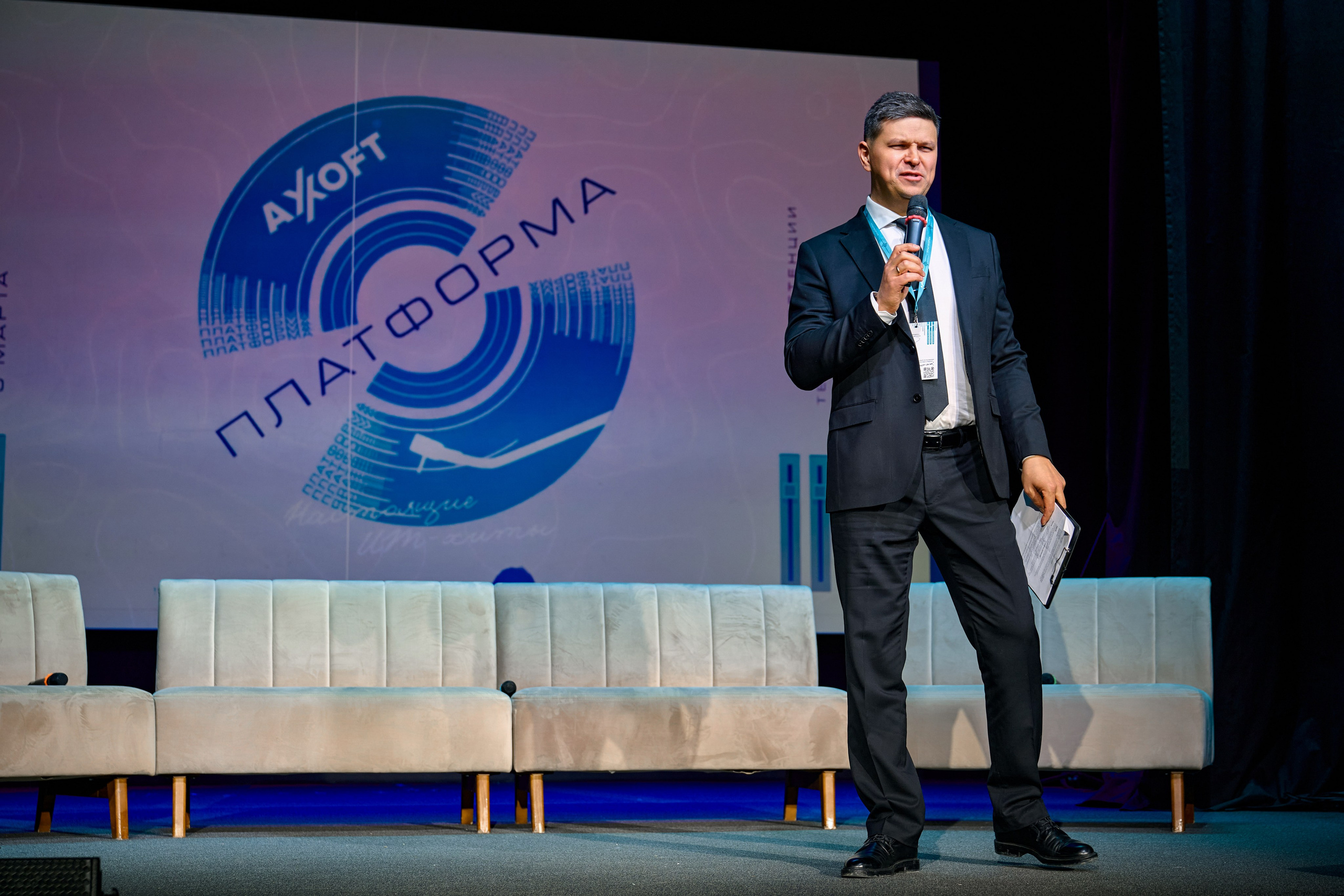 AXOFT. Максим Комаров — Профессиональный фотограф