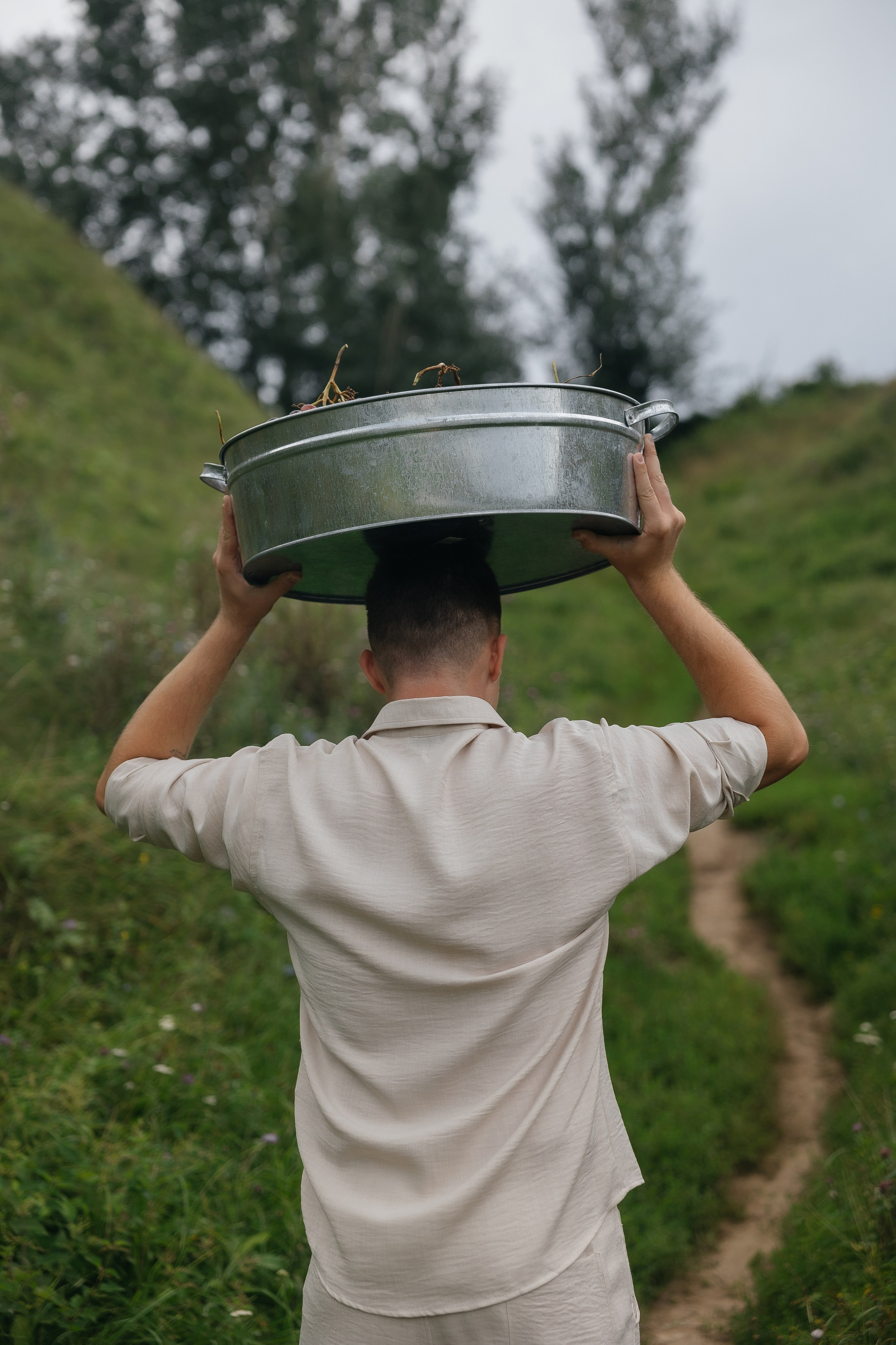 Rain falls down. Главная