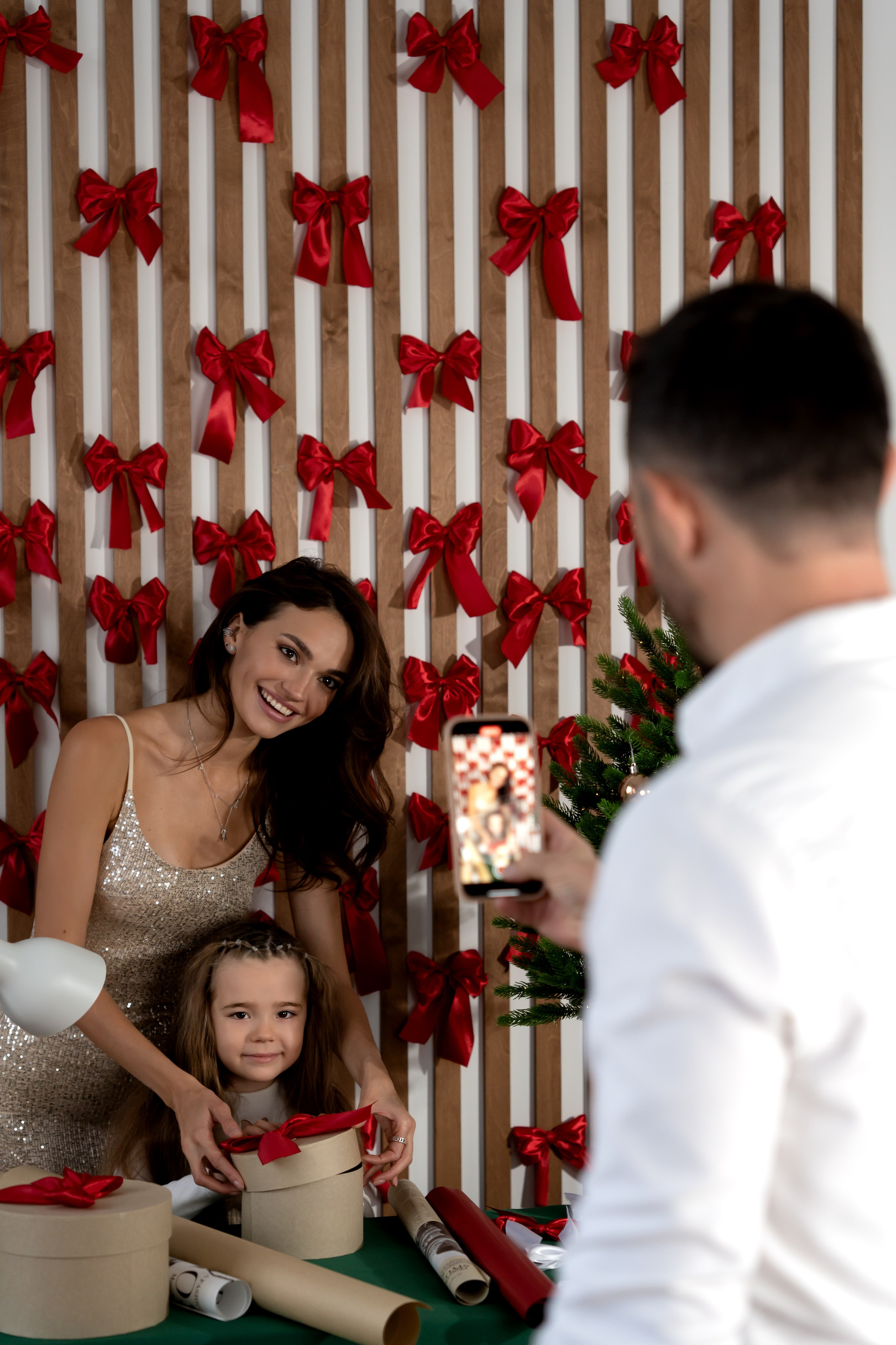 Красивая новогодняя фотосессия для Каролины и родителей. Фотограф в Красноярске. Юлия Чаушанская
