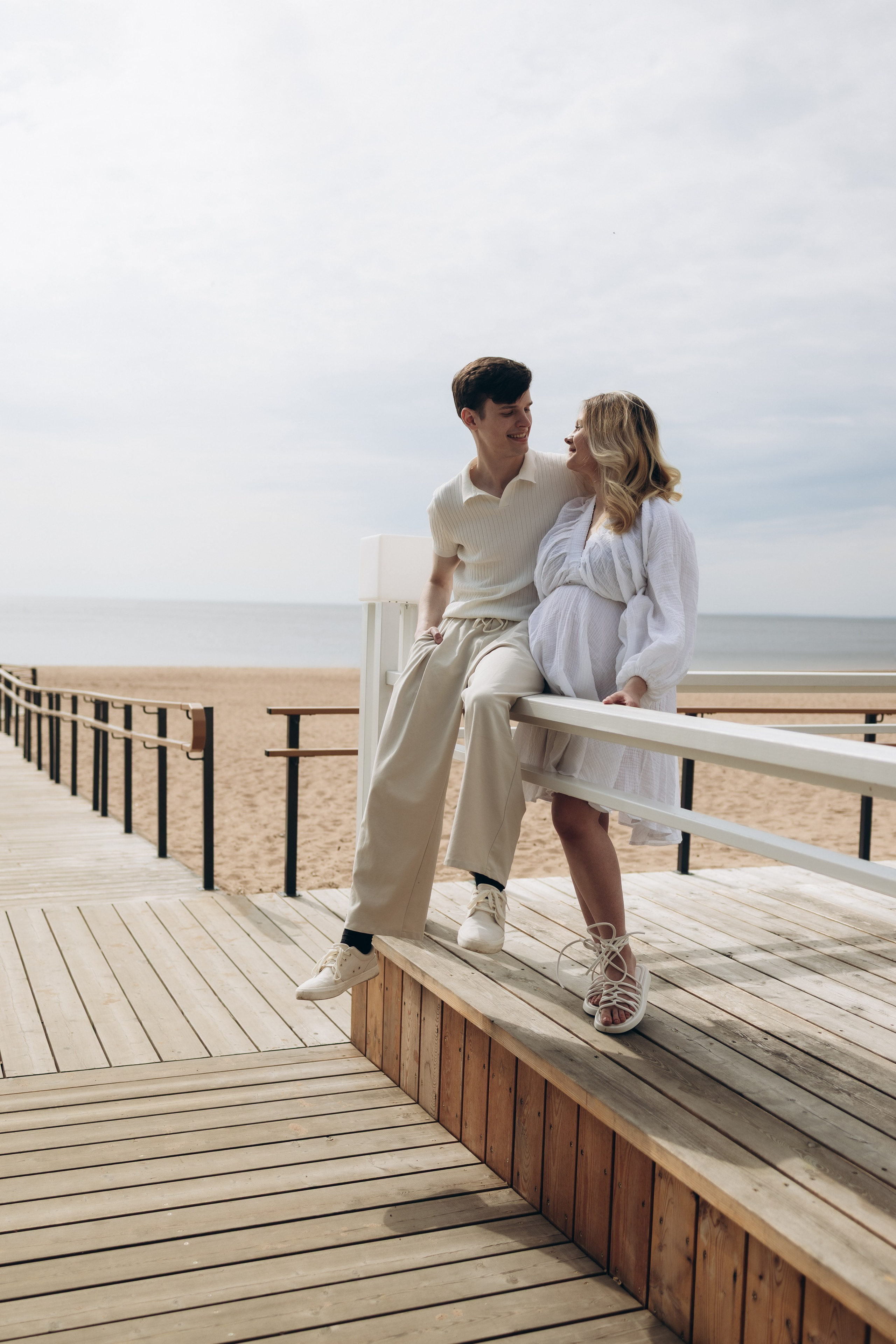 Беременная фотосессия на заливе. Фотограф Артем Бросов в Санкт-Петербурге и Дубае