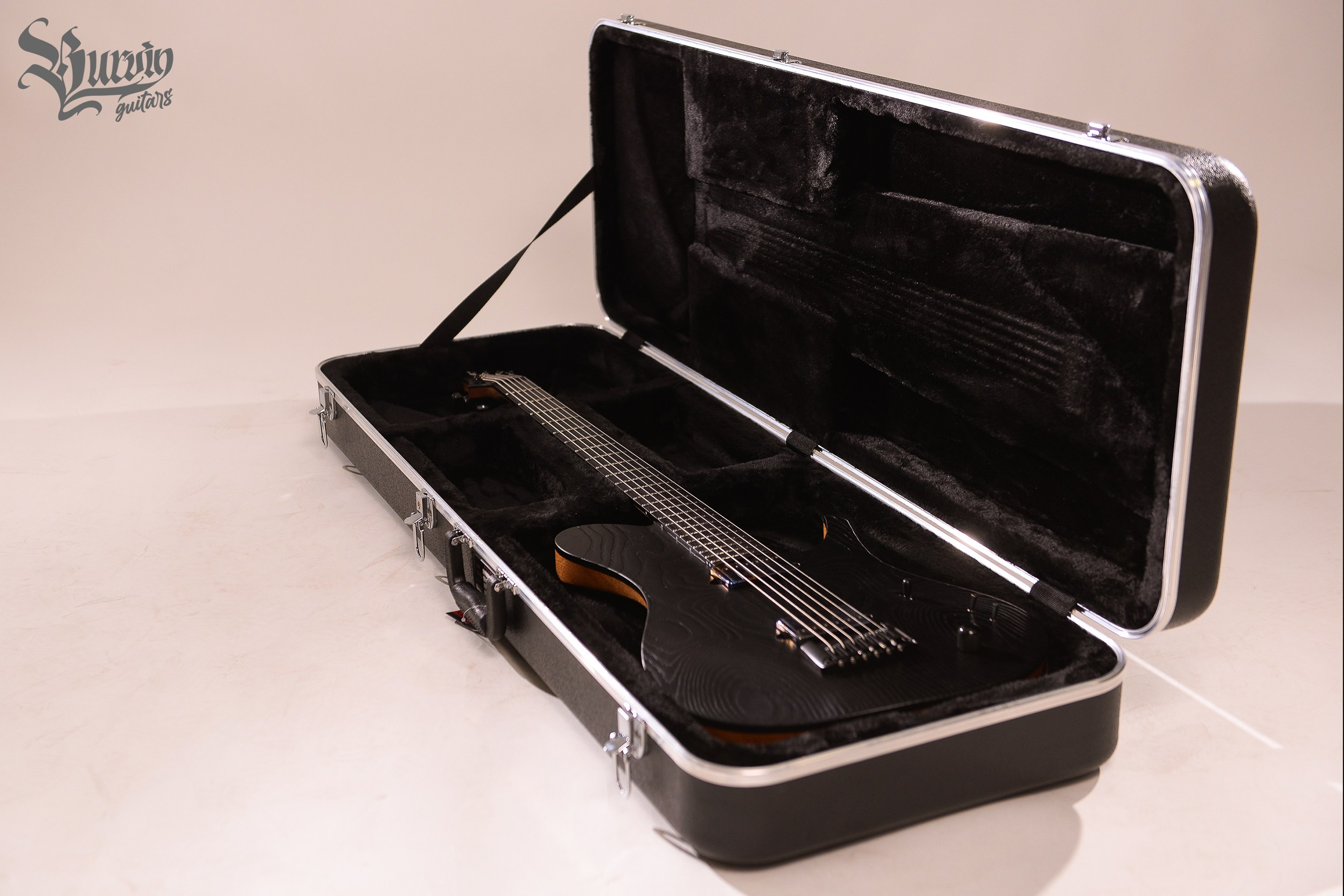 032 ZLAYA SOBAKA. Master of making guitars and basses to order