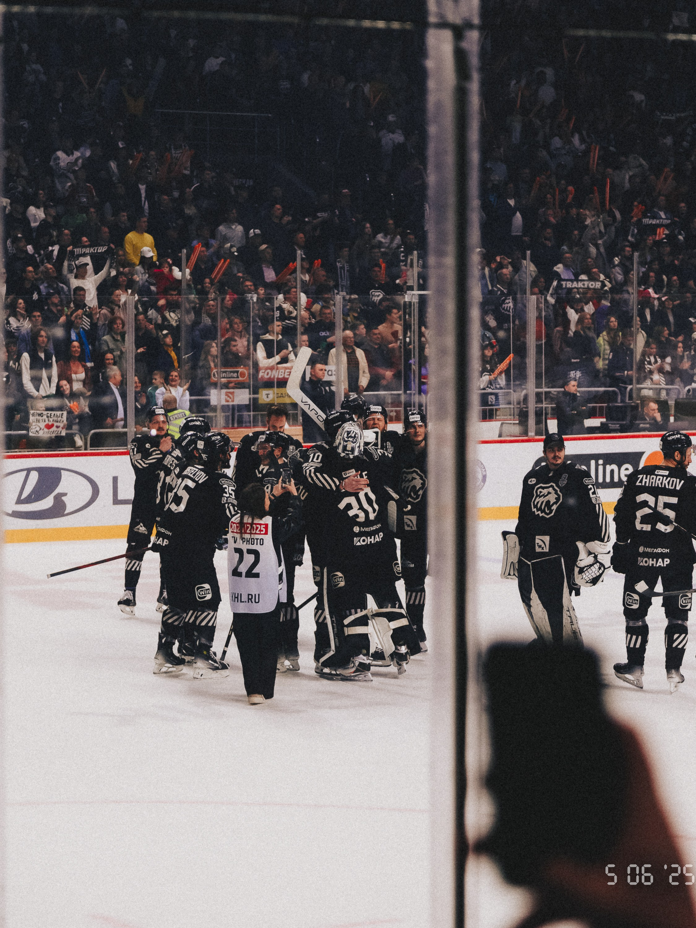 Съемка игры Трактор x Динамо. Репортажный фотограф Макс Брагин