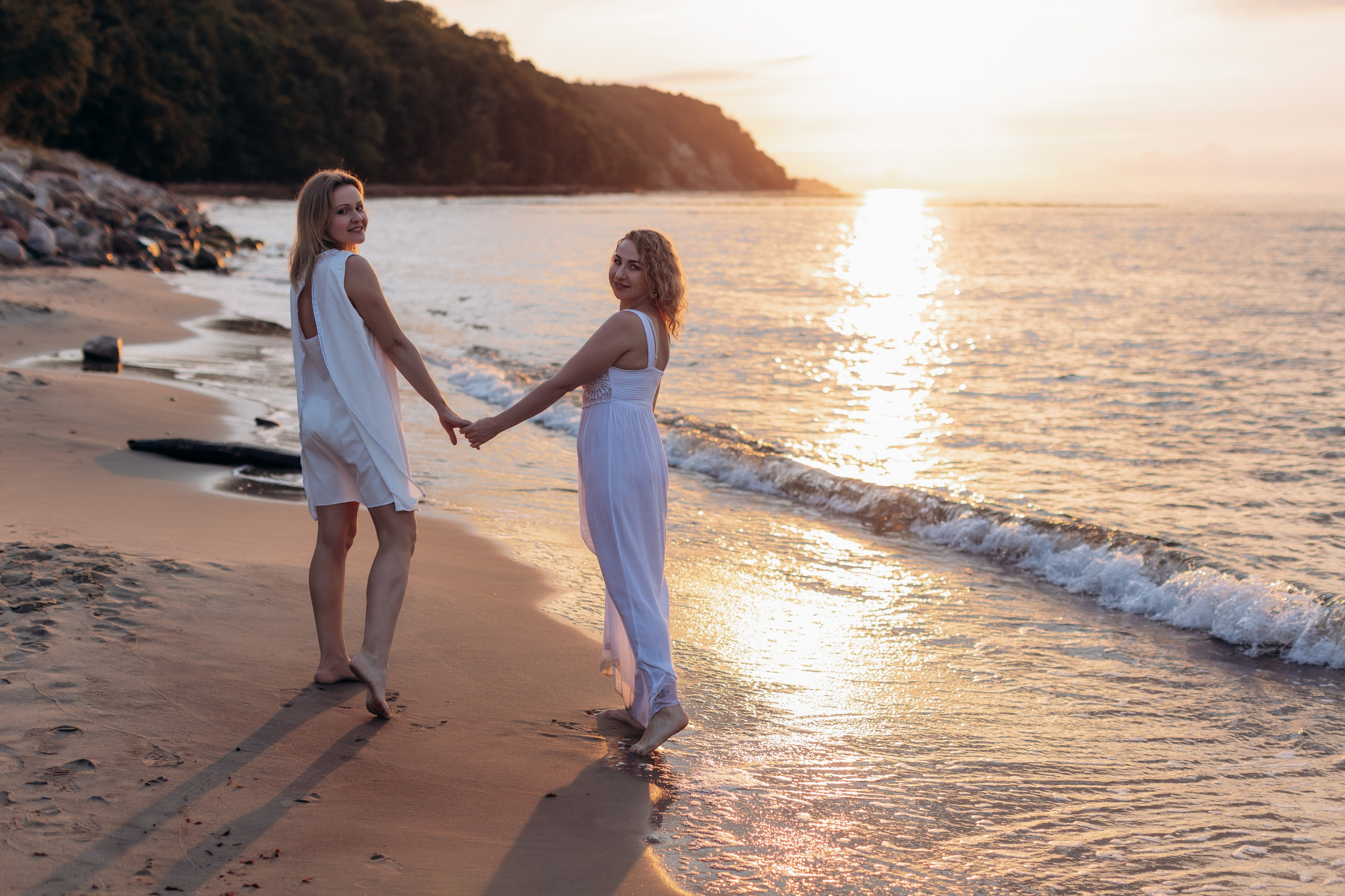 Подруги Отрадное море лето закат. Фотограф в Калининграде свадебная фотография, репортажная, фотосессии