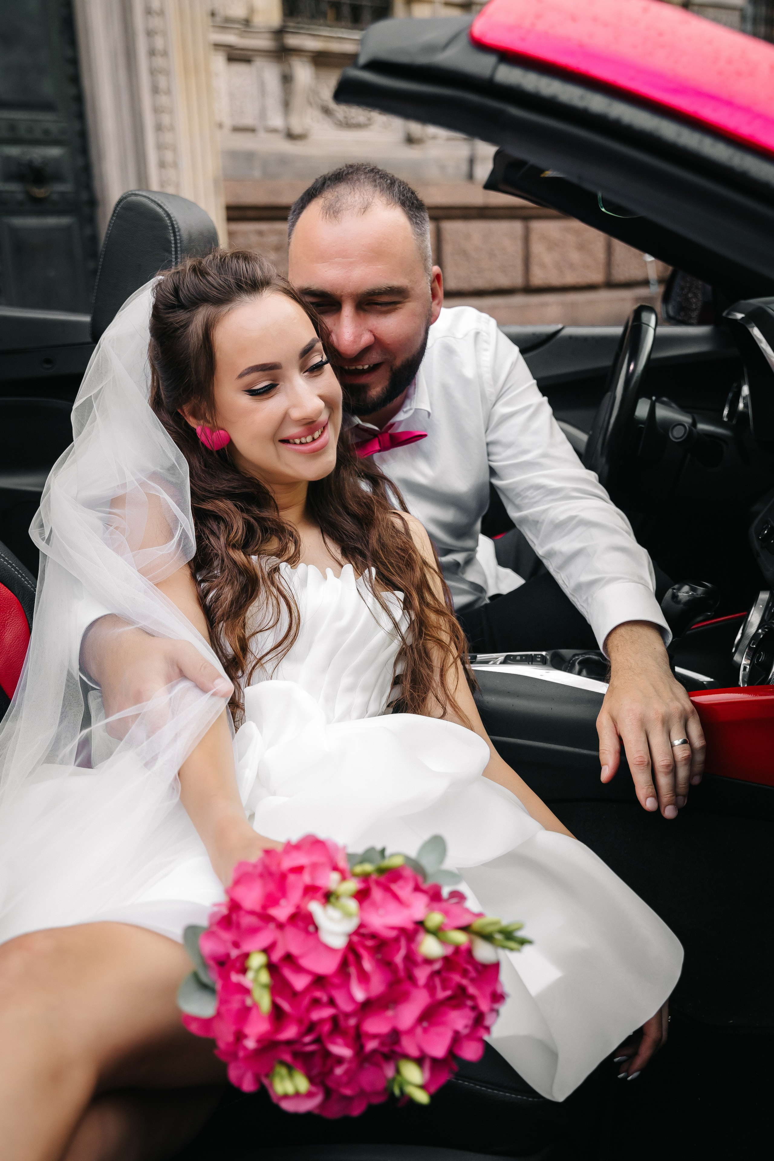 ДВОРЕЦ № 2 | Июль, кабриолет, академия Штиглица. Свадебный фотограф в Санкт-Петербурге Полина Корзухина