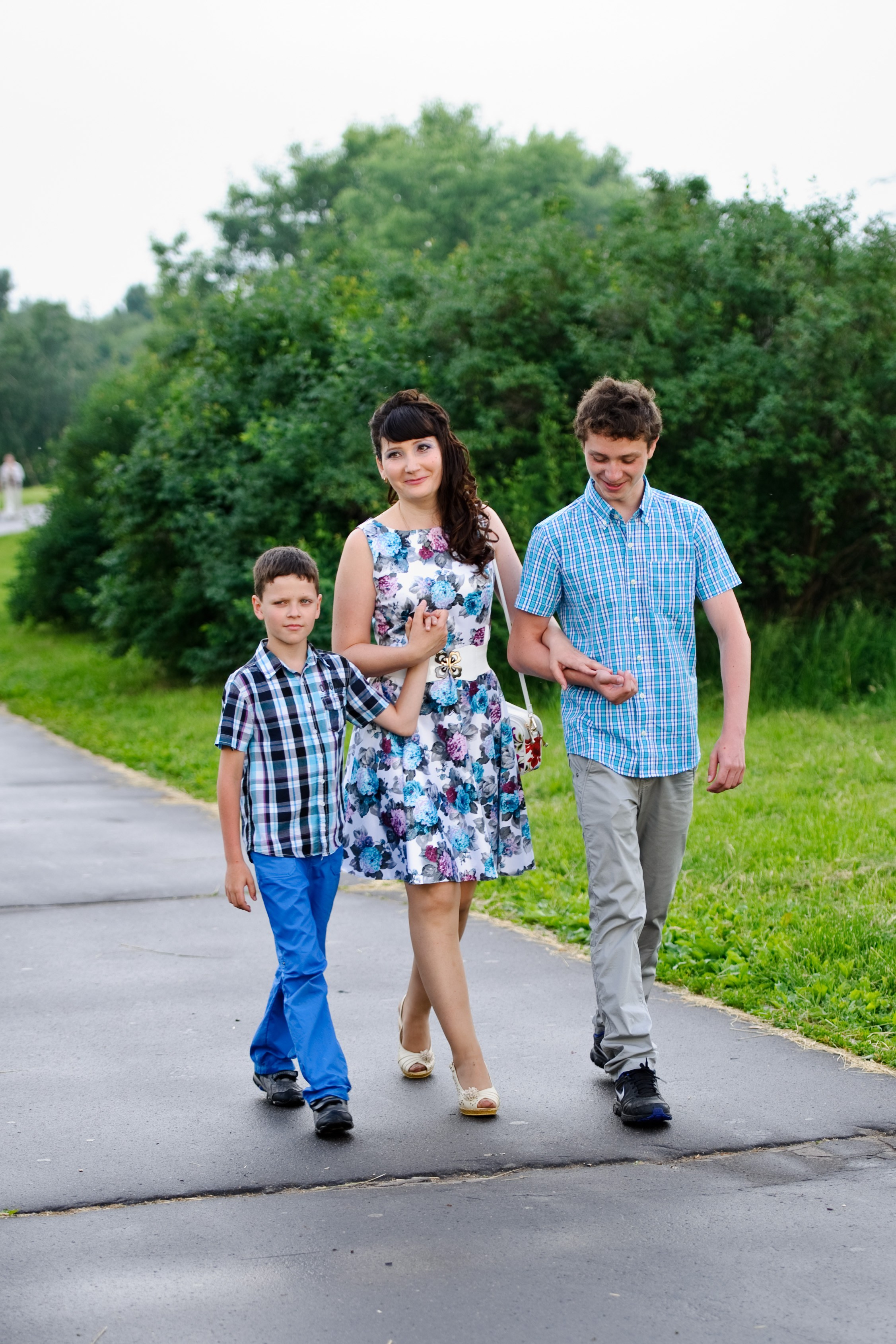 Лада, Дмитрий и 3 сына. Прогулка, Москва. Семейный фотограф Анна Дубовская