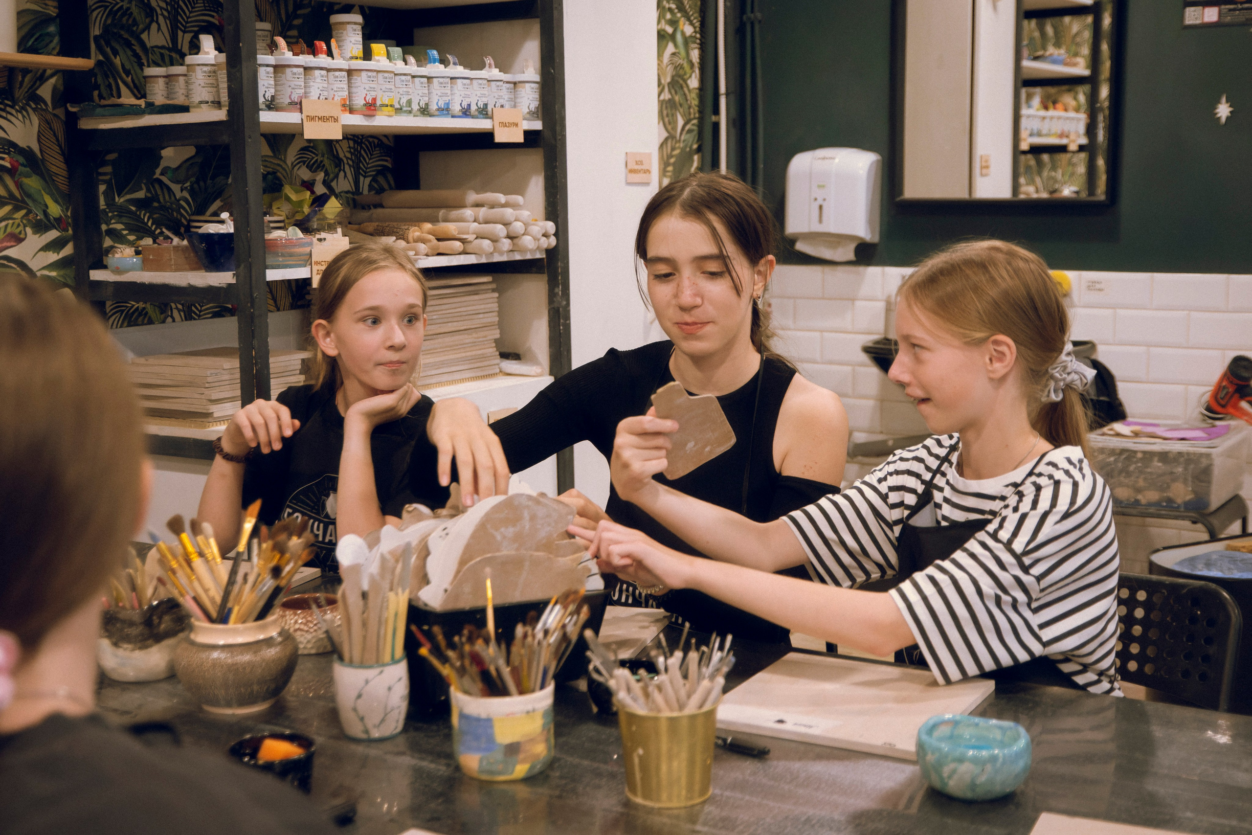 В гончарной мастерской. Плак или Квак