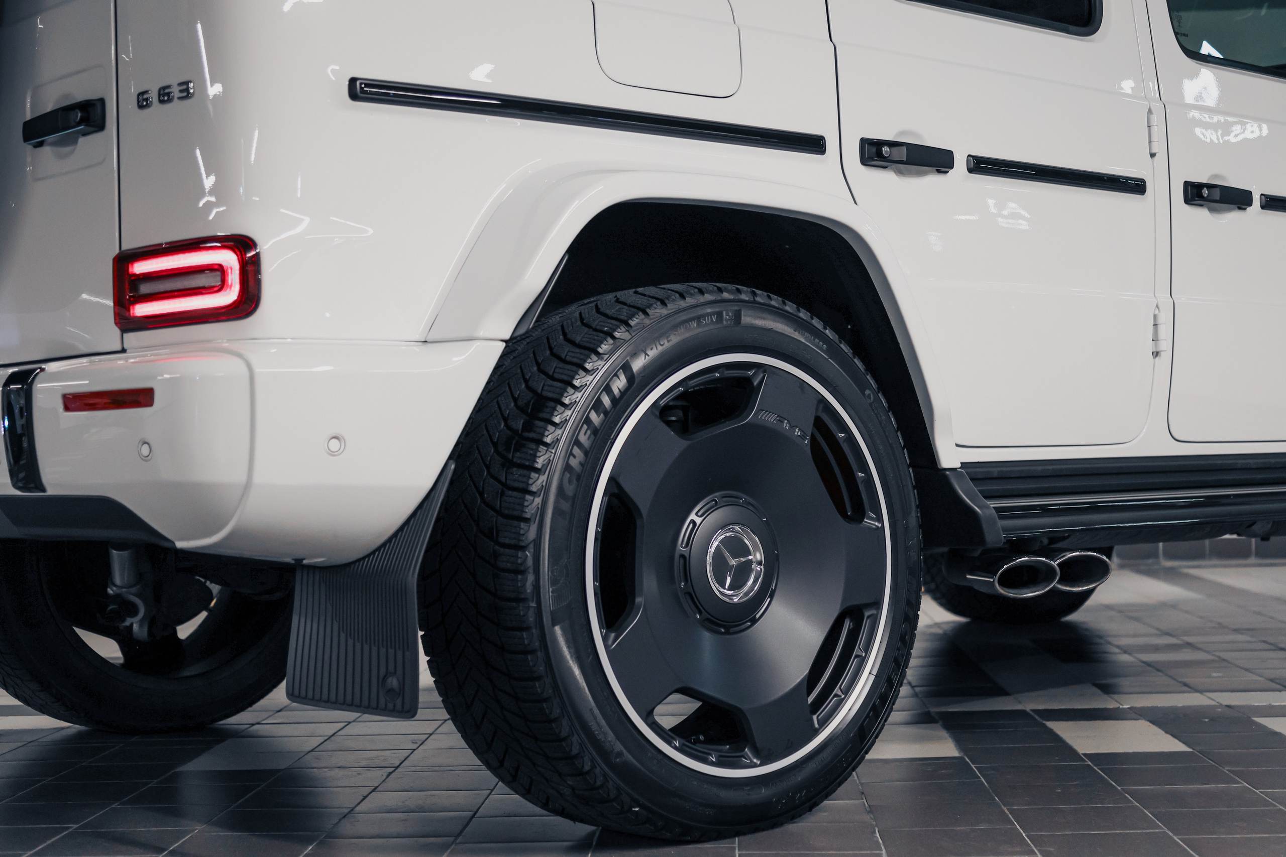 2022 MERCEDES BENZ G63 AMG $235,000 / 16,414 KM ODOMETER. Mixturecaptures