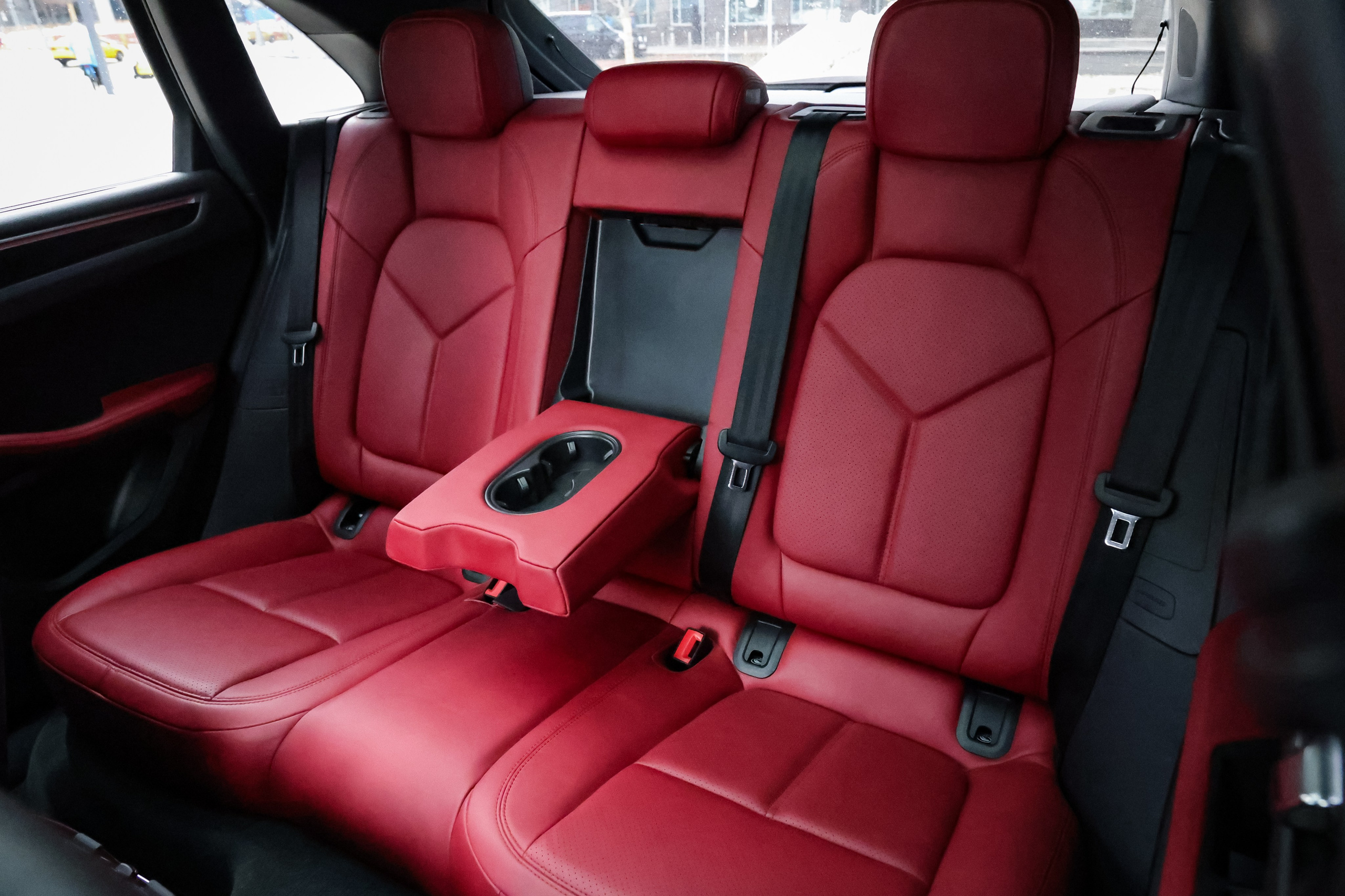 2021 PORSCHE MACAN S. Mixturecaptures