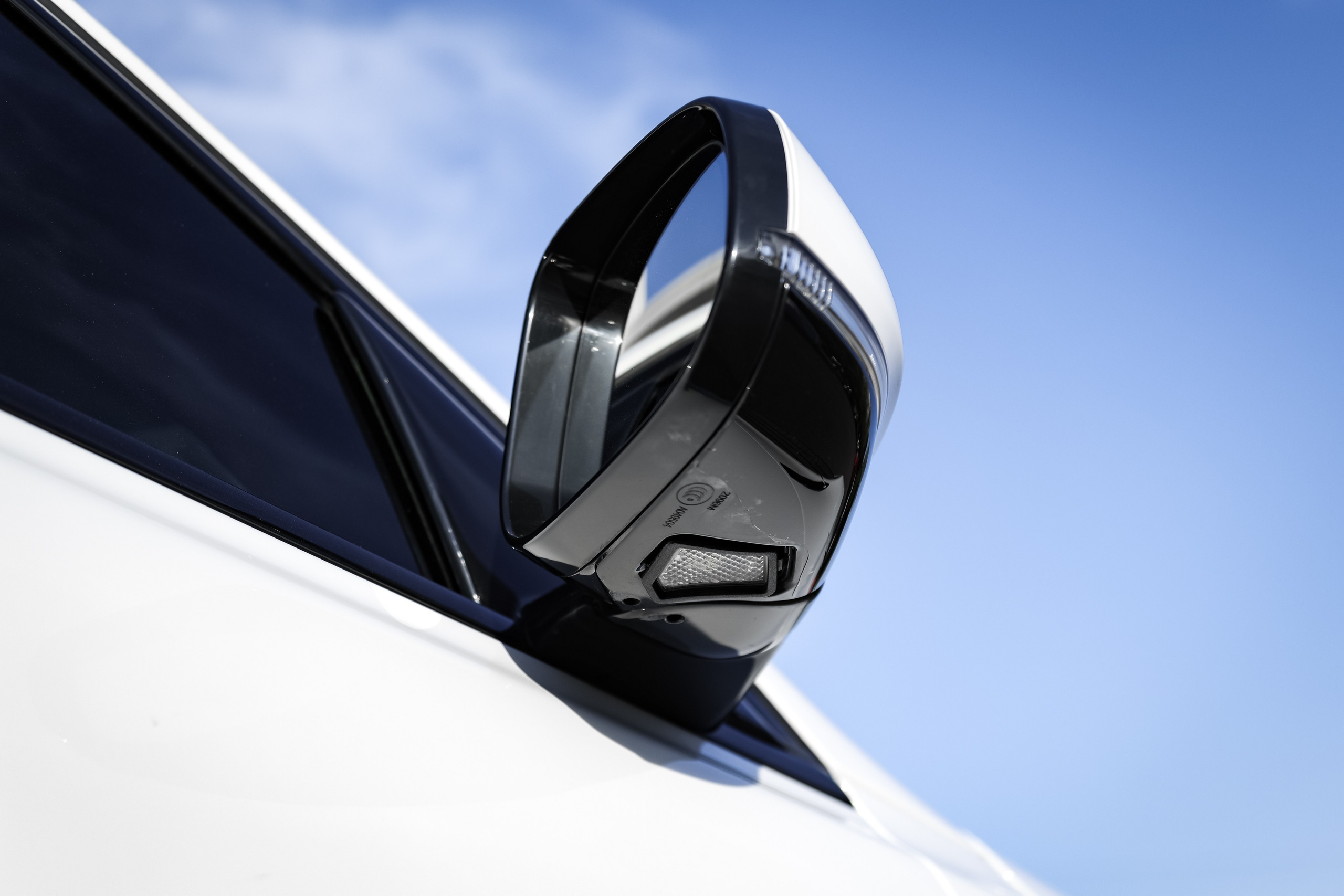 2017 JAGUAR XJ. Mixturecaptures