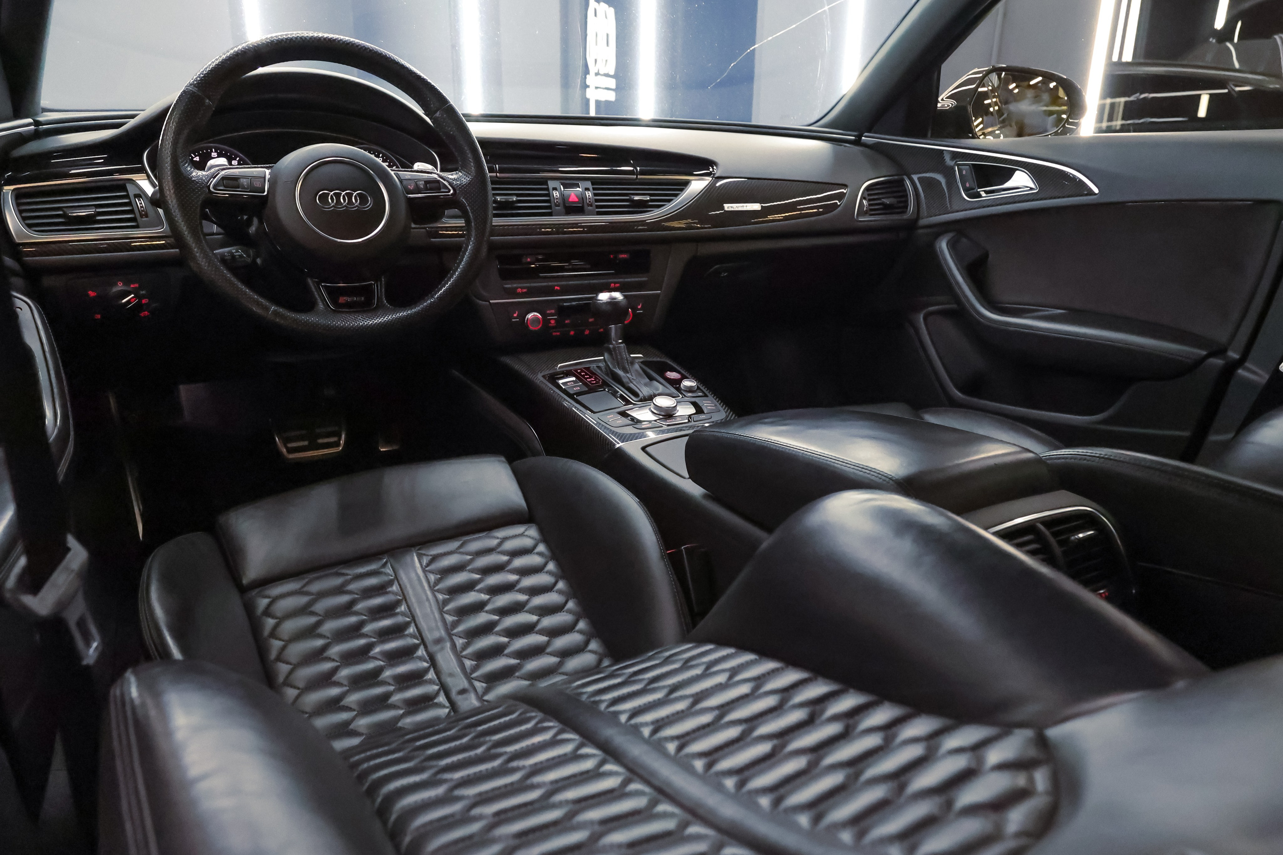 2017 AUDI RS6. Mixturecaptures