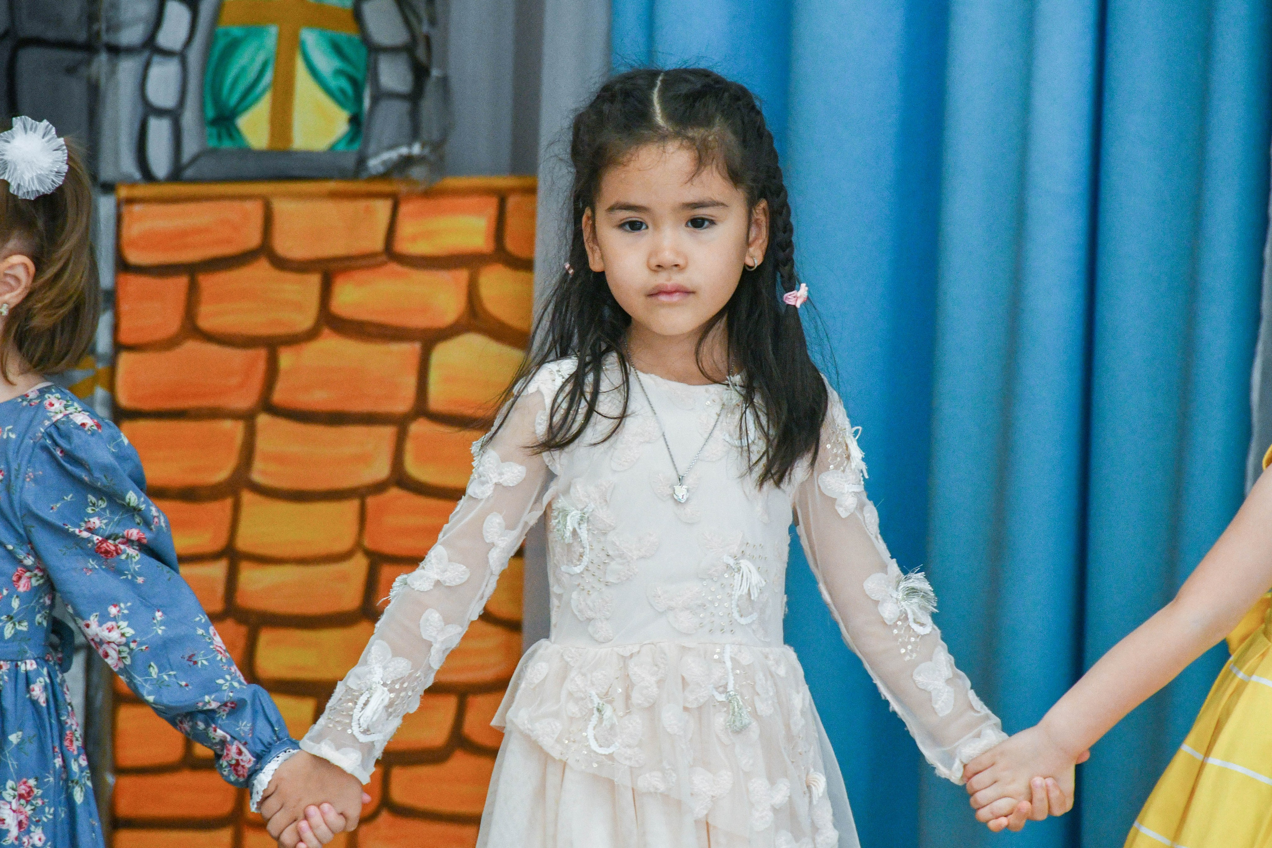 2023 г. День дошкольного работника и прогулка. Репортажный и детский фотограф в Новосибирске