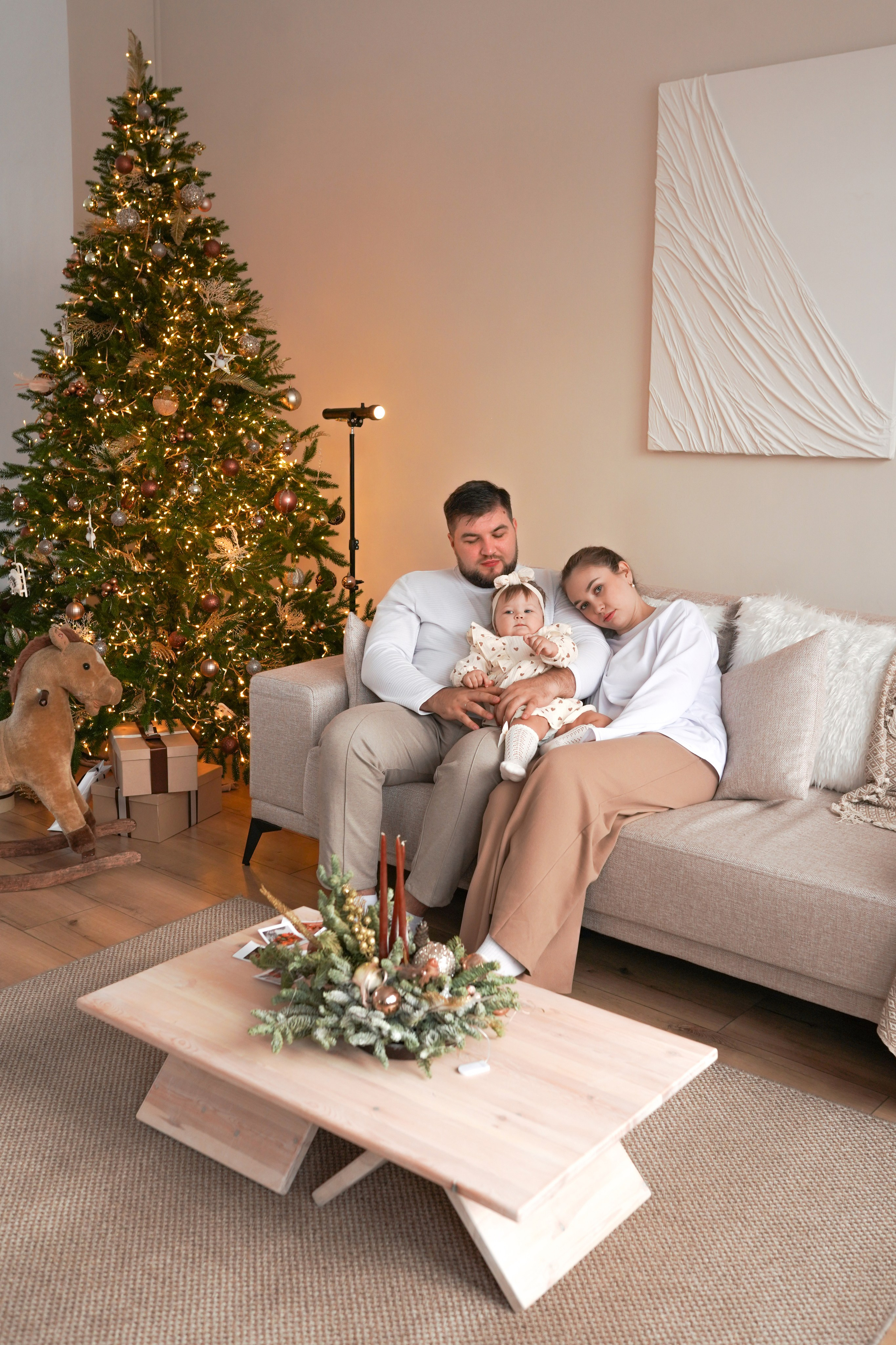 Семейная новогодняя фотосъемка в студии. Фотограф Ким Наталья в Красноярске