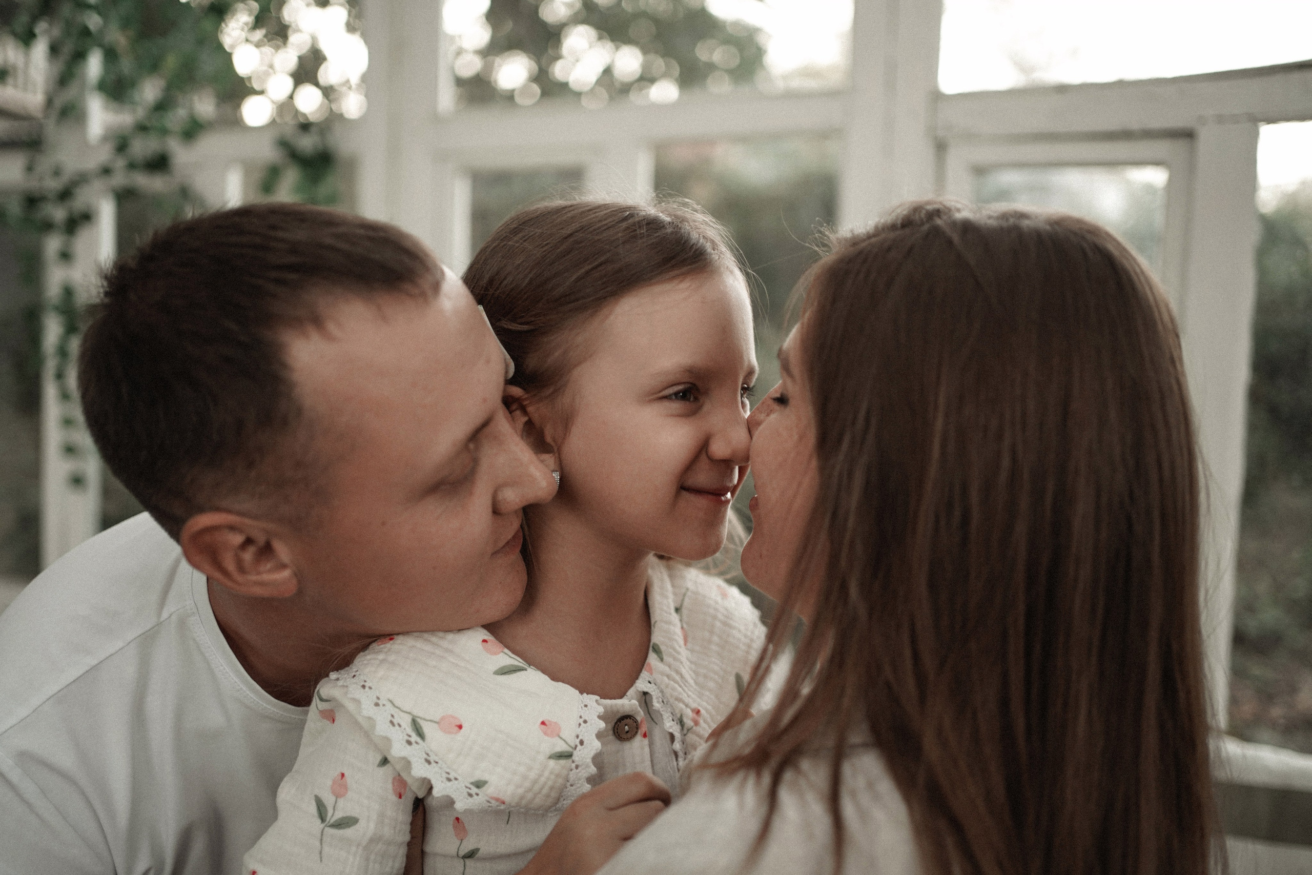 Семейный и свадебный фотограф в Ростове. Широкий спектр локаций. Свадебный фотограф в Ростове-на-Дону. Таинство Крещения и Венчания, семейные фотосессии. Алёна Чёботова