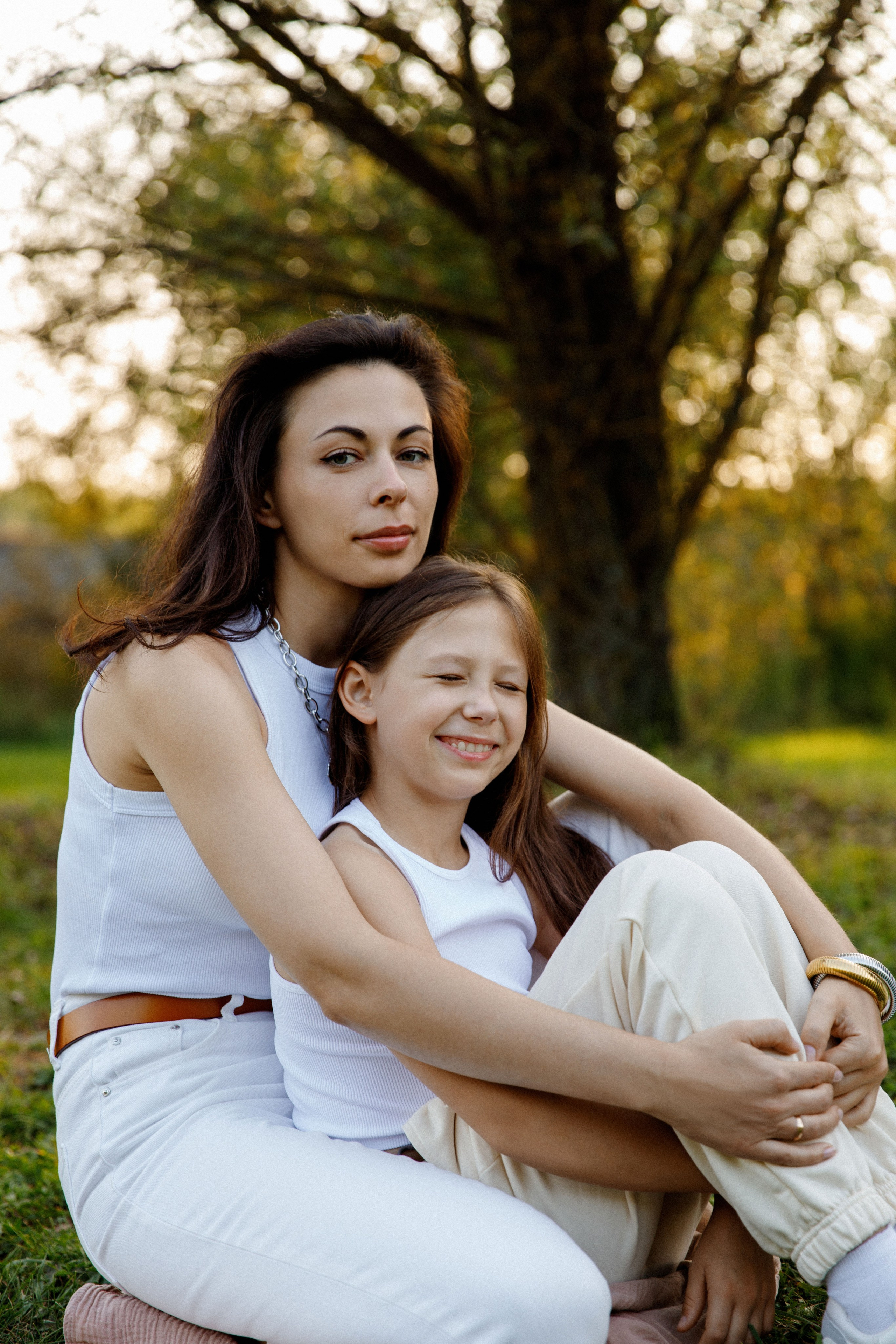 Фотосессия мамы с дочкой в парке Мещерский. Фотограф Александра Сыщенко