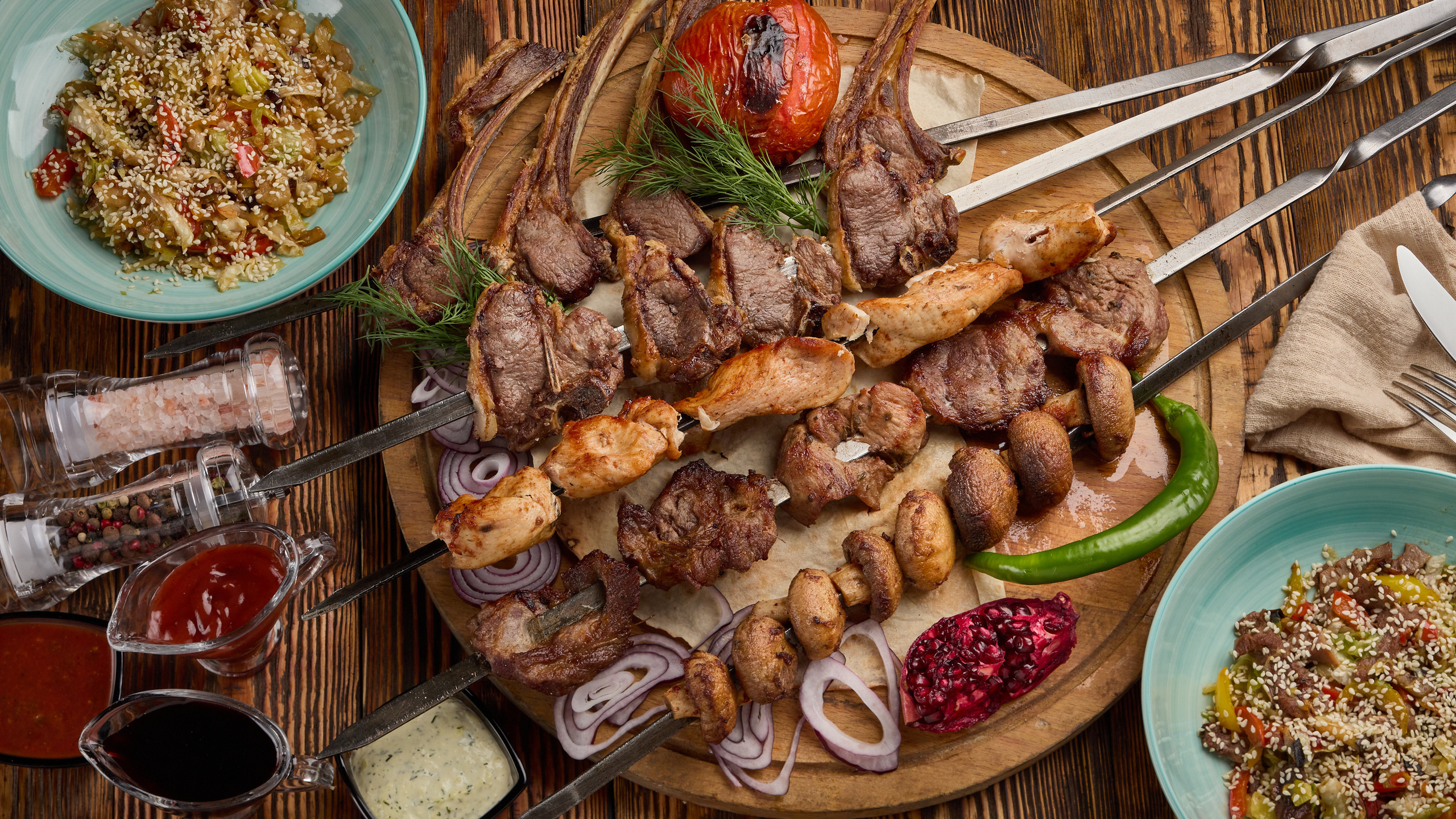 Ассорти из шашлыков. Фудфотосъемка.