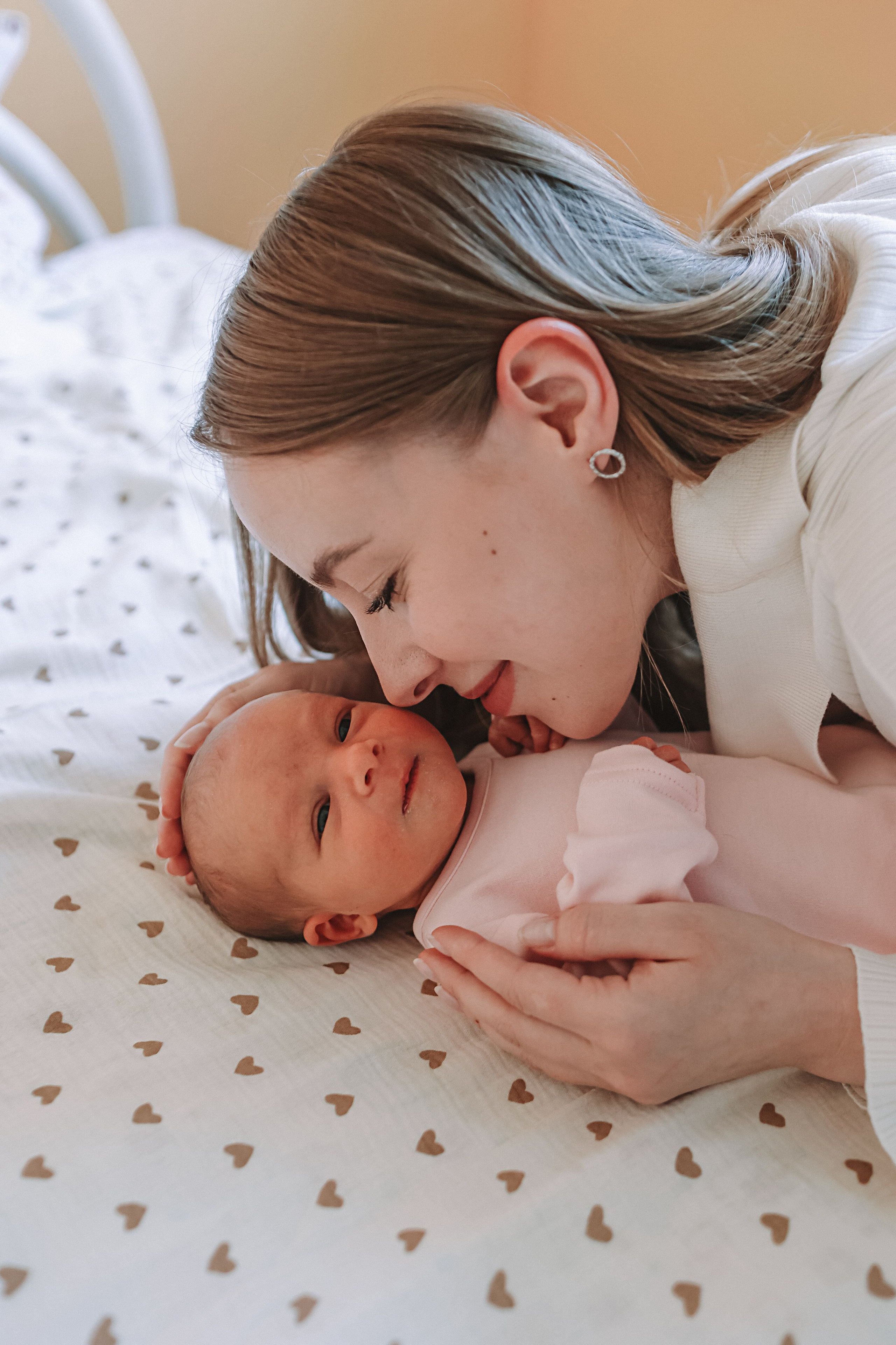 Выписка палата+внизу ПЦЭ. Семейный фотограф Тюмень, фотограф на роды Салмина Мария